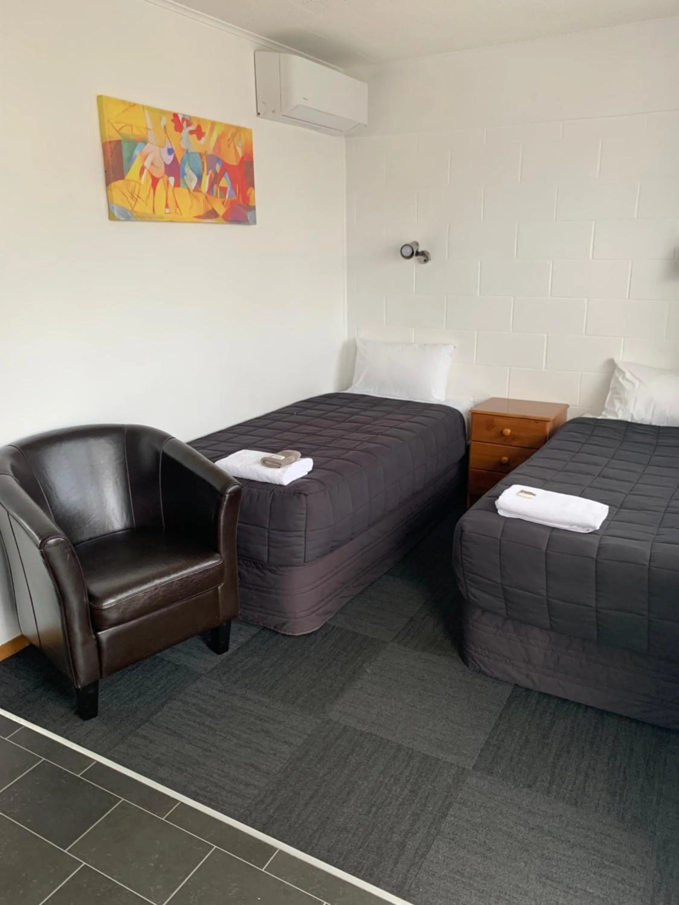 Bed in Brooklyne Motel Sanson