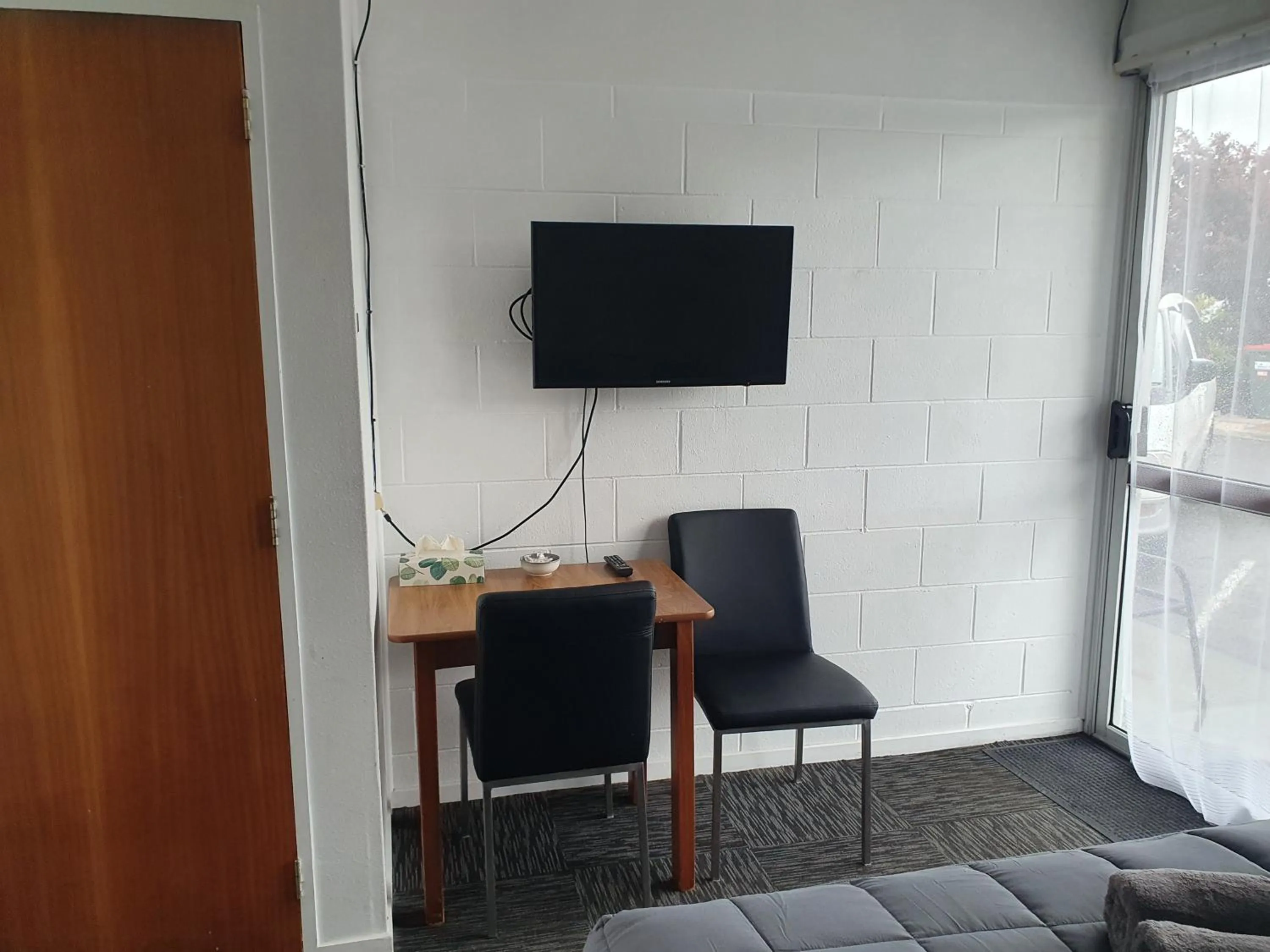 TV and multimedia in Brooklyne Motel Sanson