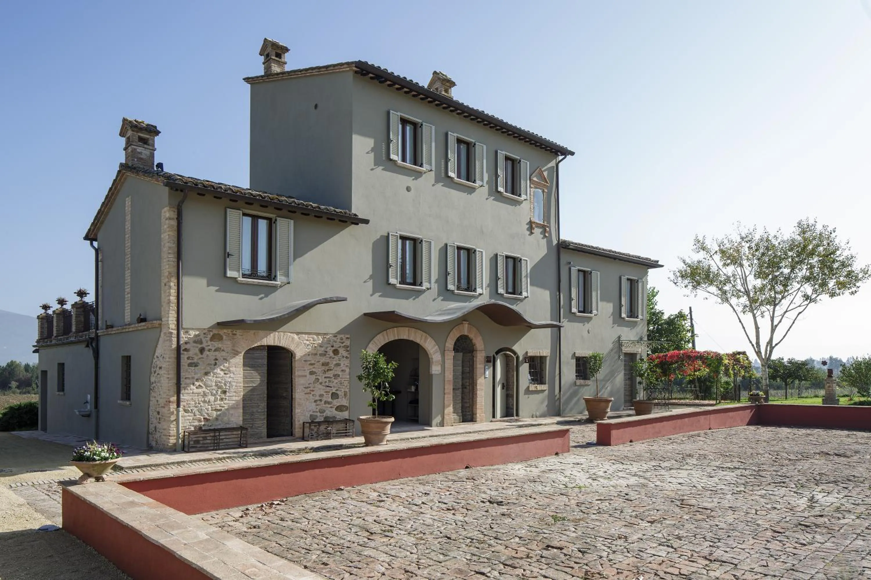 Property building in SeiPetali