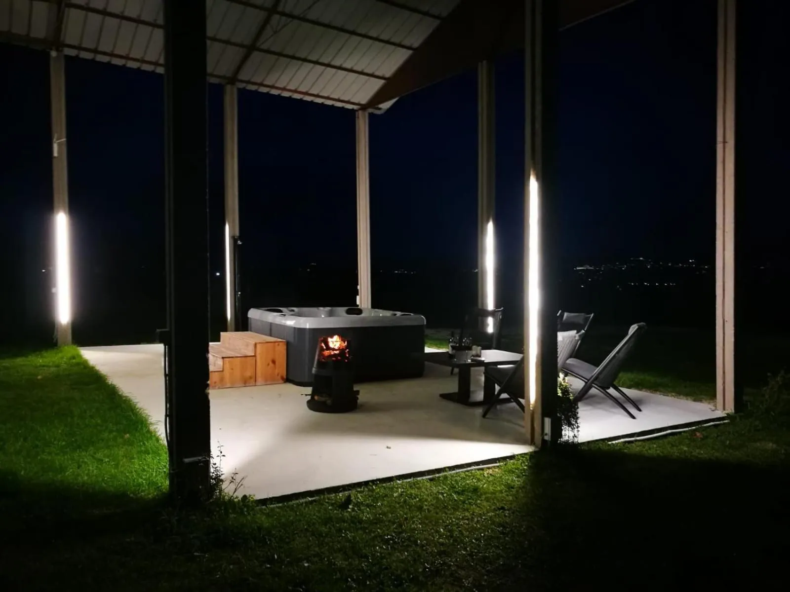 Hot Tub in SeiPetali