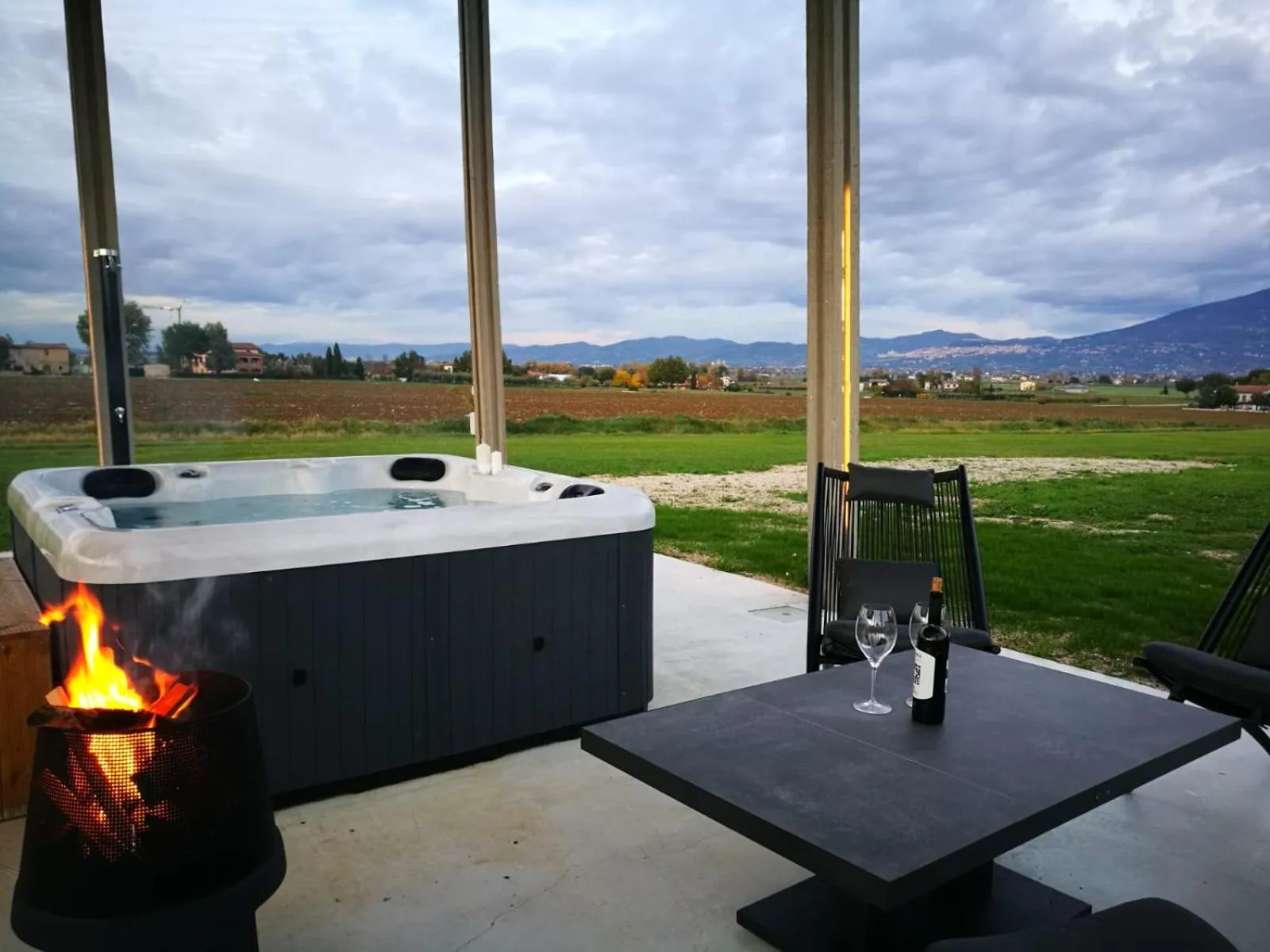 Hot Tub in SeiPetali