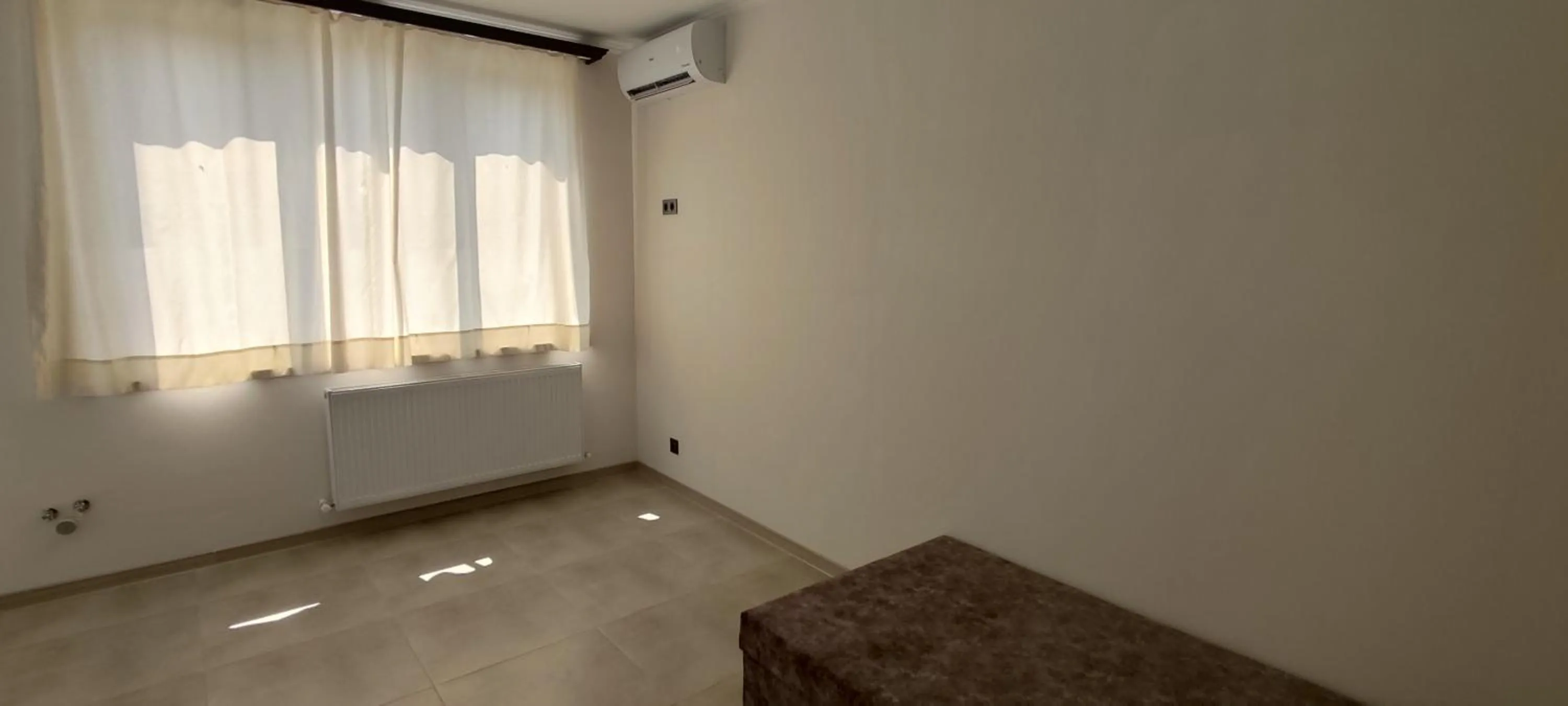 Photo of the whole room in woolway studios