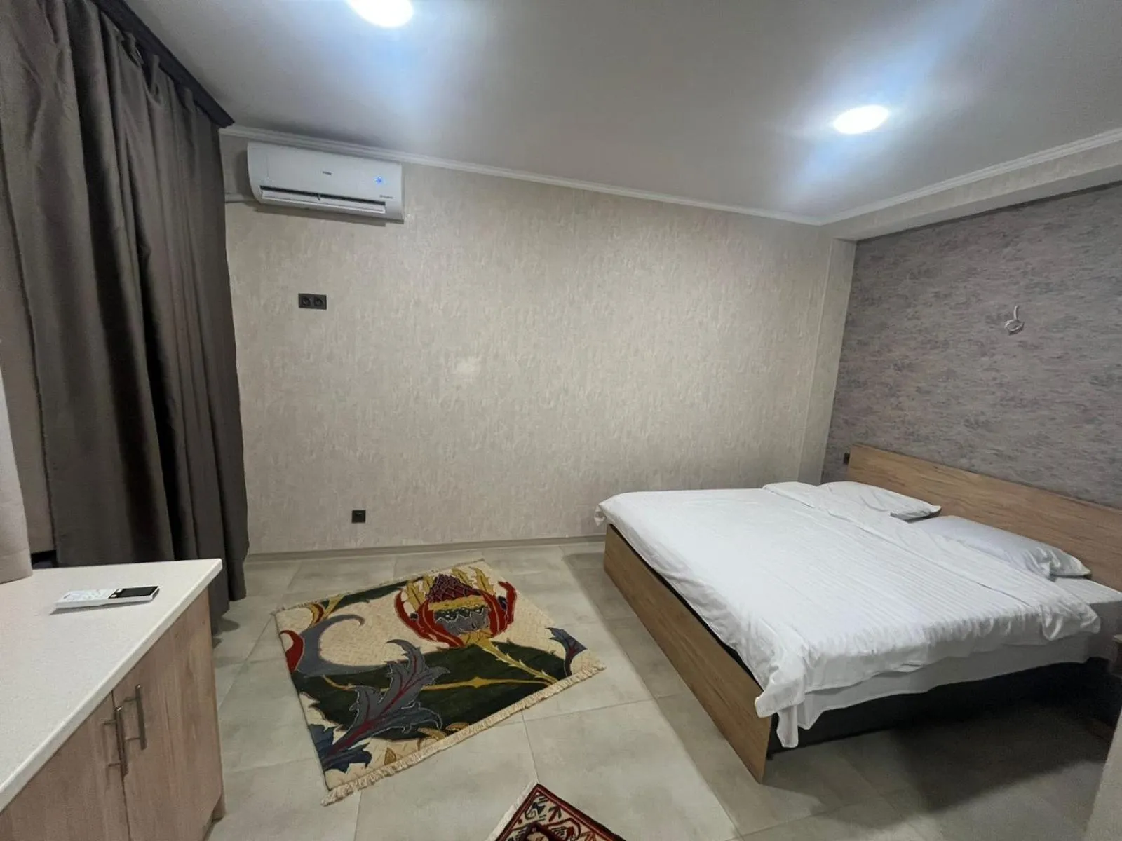 Kitchen or kitchenette, Bed in woolway studios