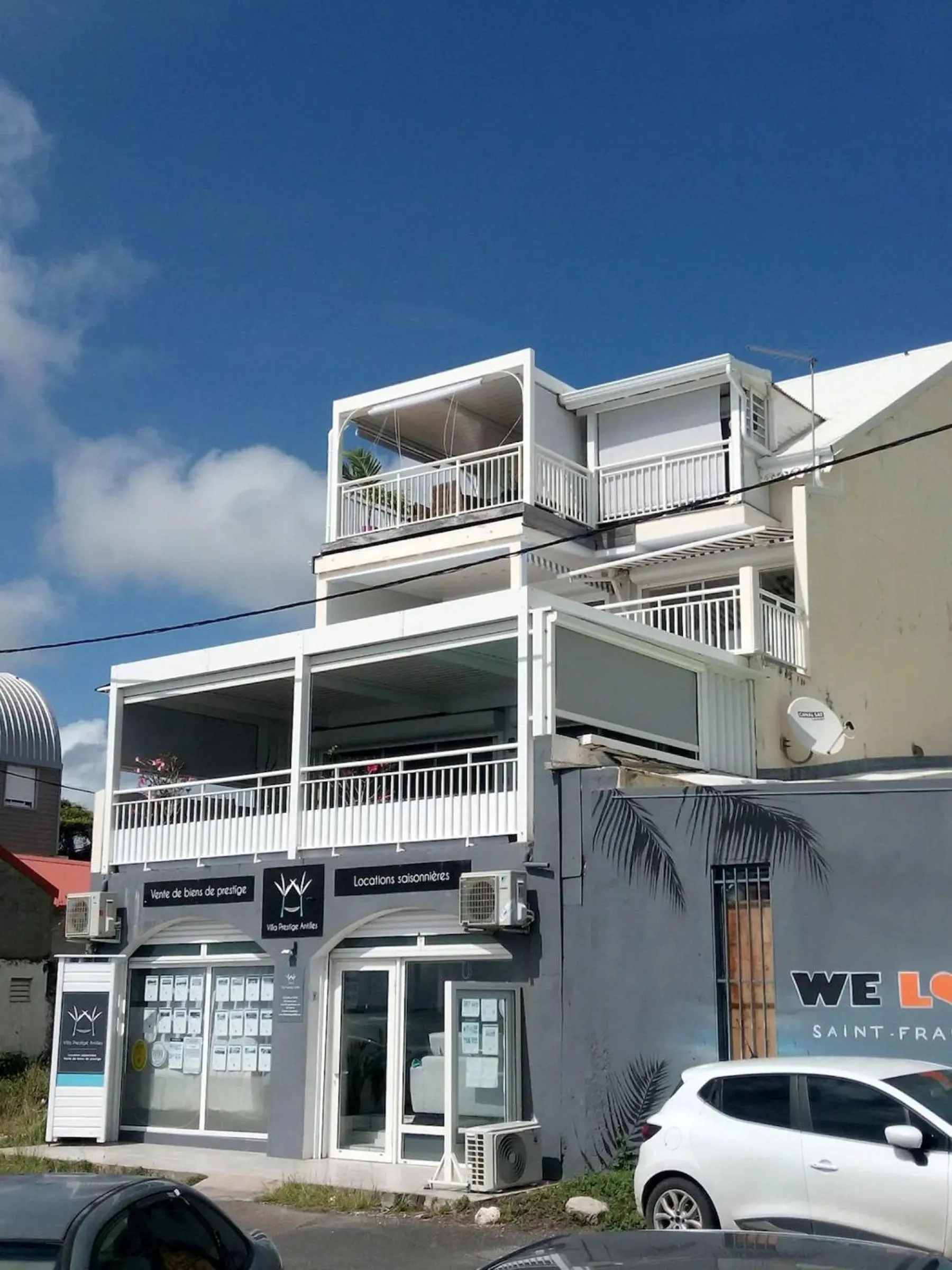 Property building in Sublime appartement face à la mer, vue panoramique