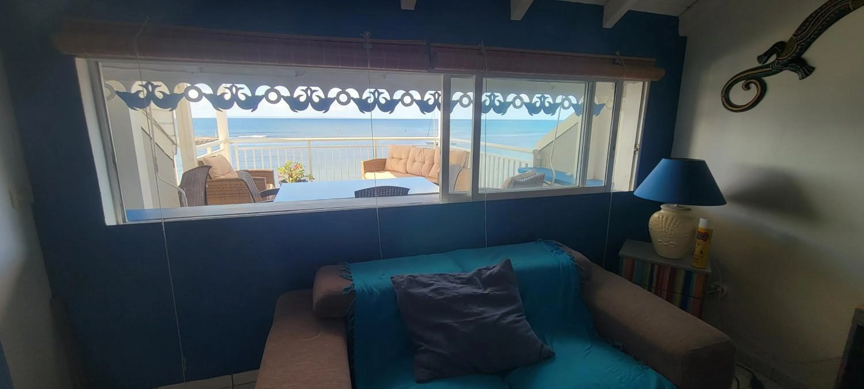 Living room in Sublime appartement face à la mer, vue panoramique