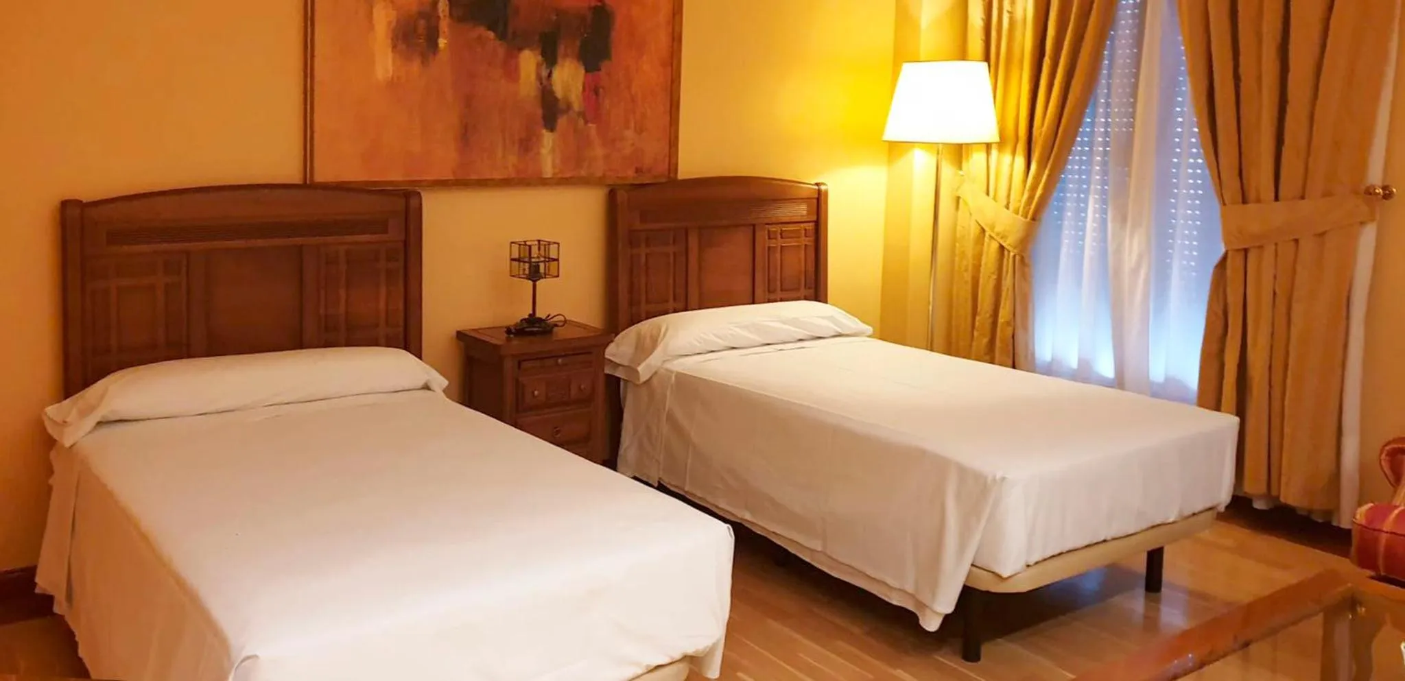 Photo of the whole room, Bed in Sercotel Guadiana