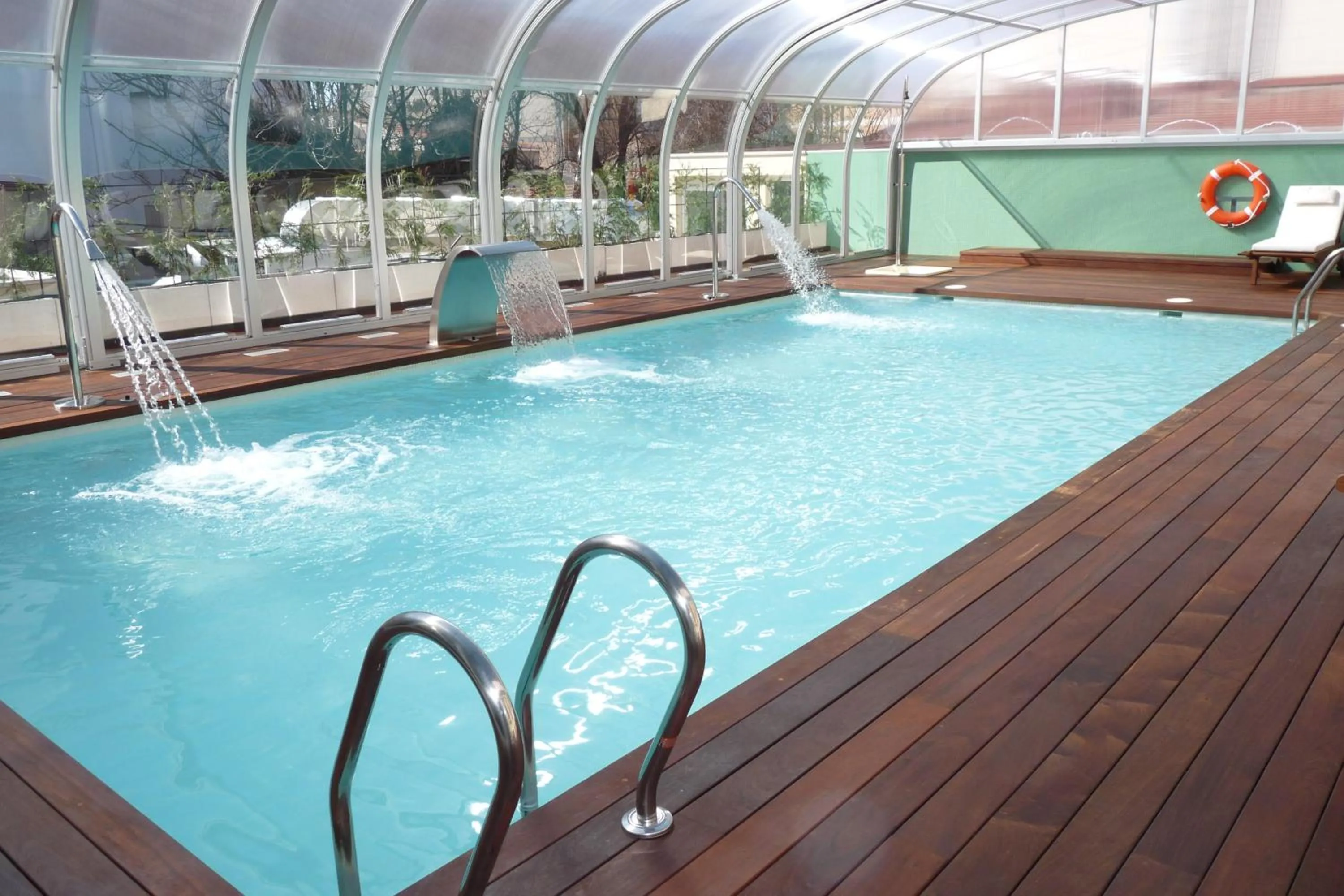 Swimming pool in Sercotel Guadiana