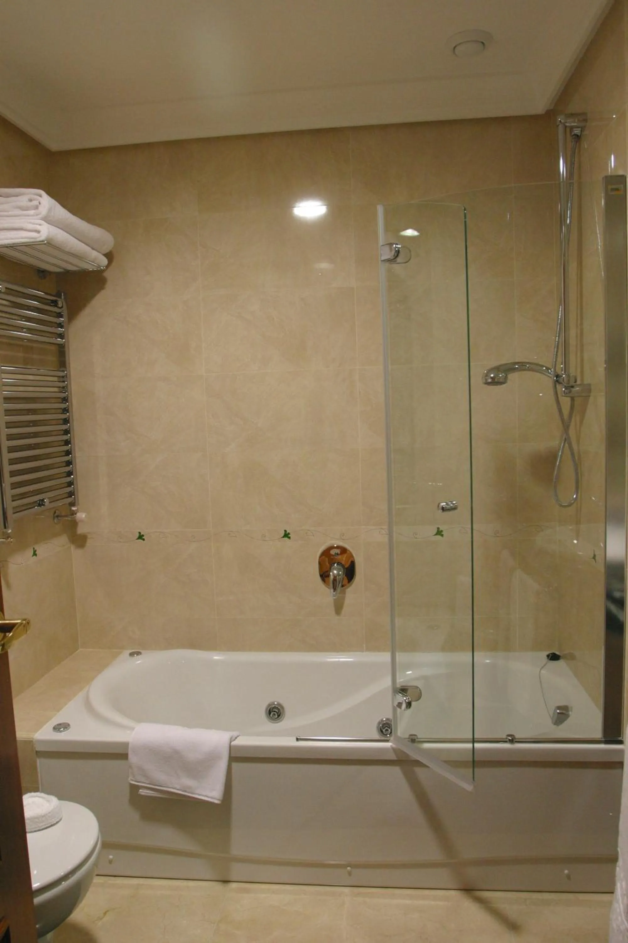 Bath in Sercotel Guadiana