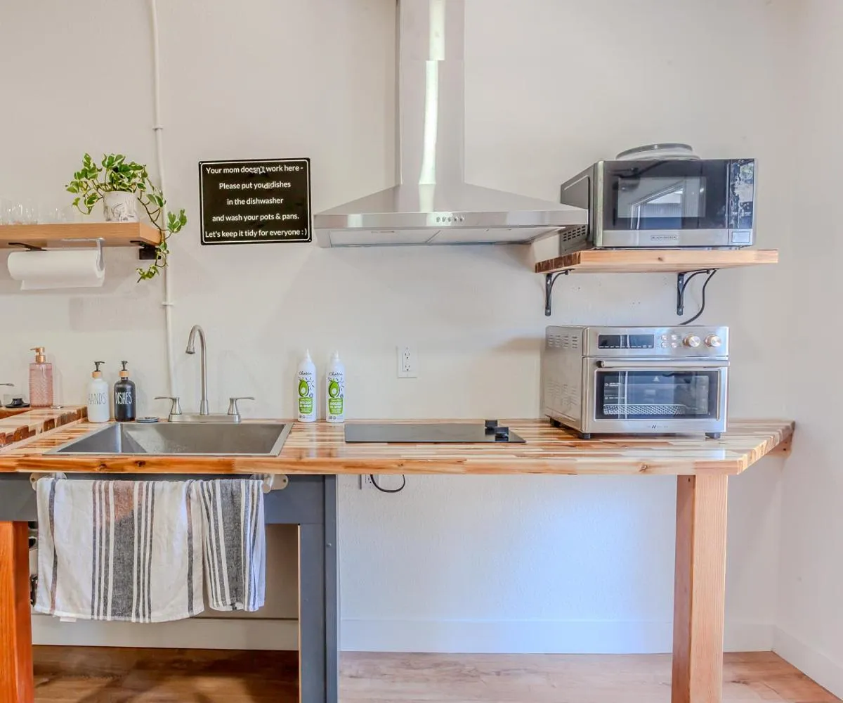 Kitchen or kitchenette in Tahoe Mountain Inn