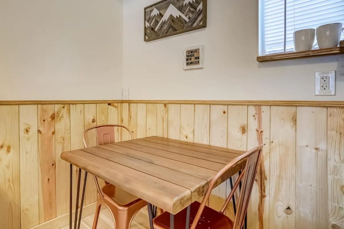 Dining area in Tahoe Mountain Inn