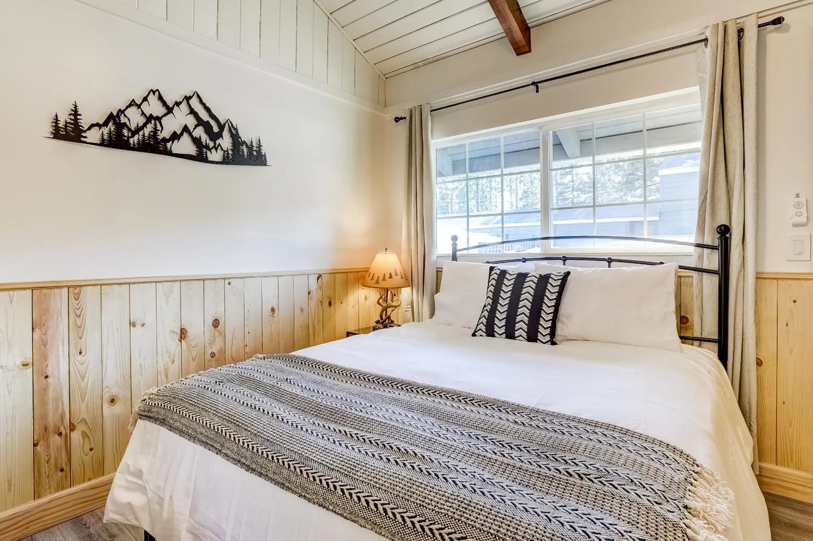 Bed in Tahoe Mountain Inn