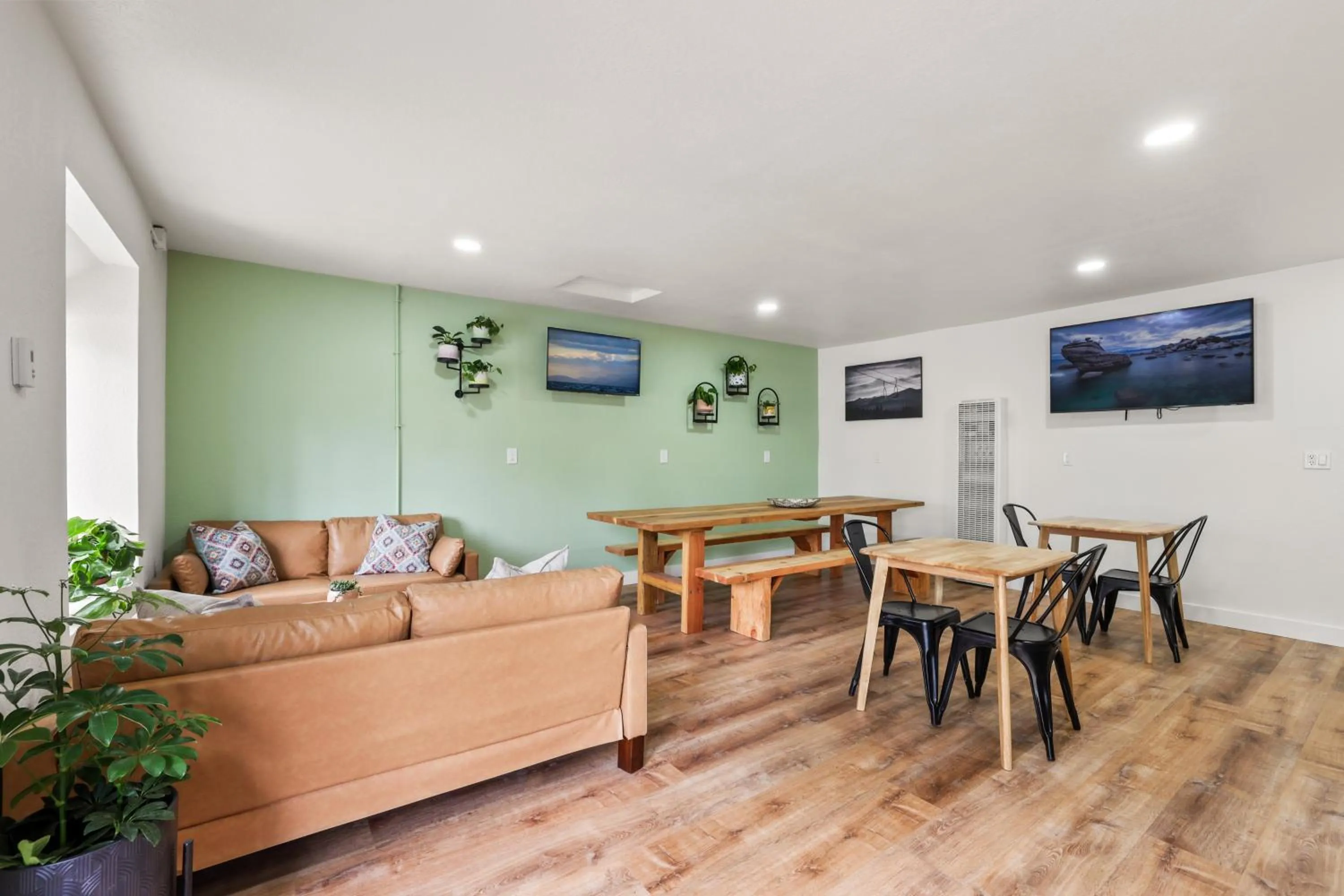 Kitchen or kitchenette in Tahoe Mountain Inn