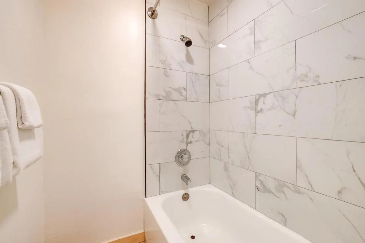 Shower in Tahoe Mountain Inn