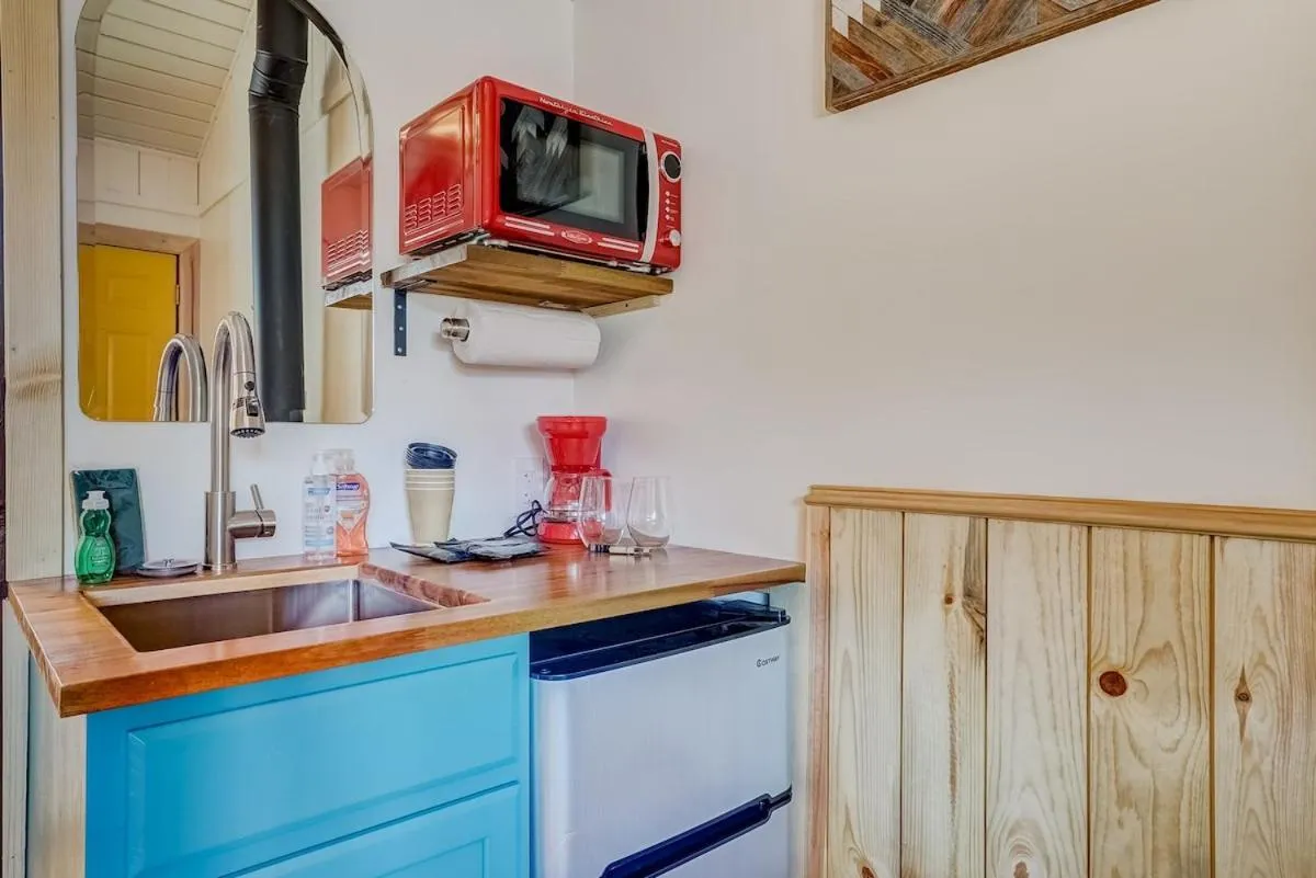 Kitchen or kitchenette in Tahoe Mountain Inn