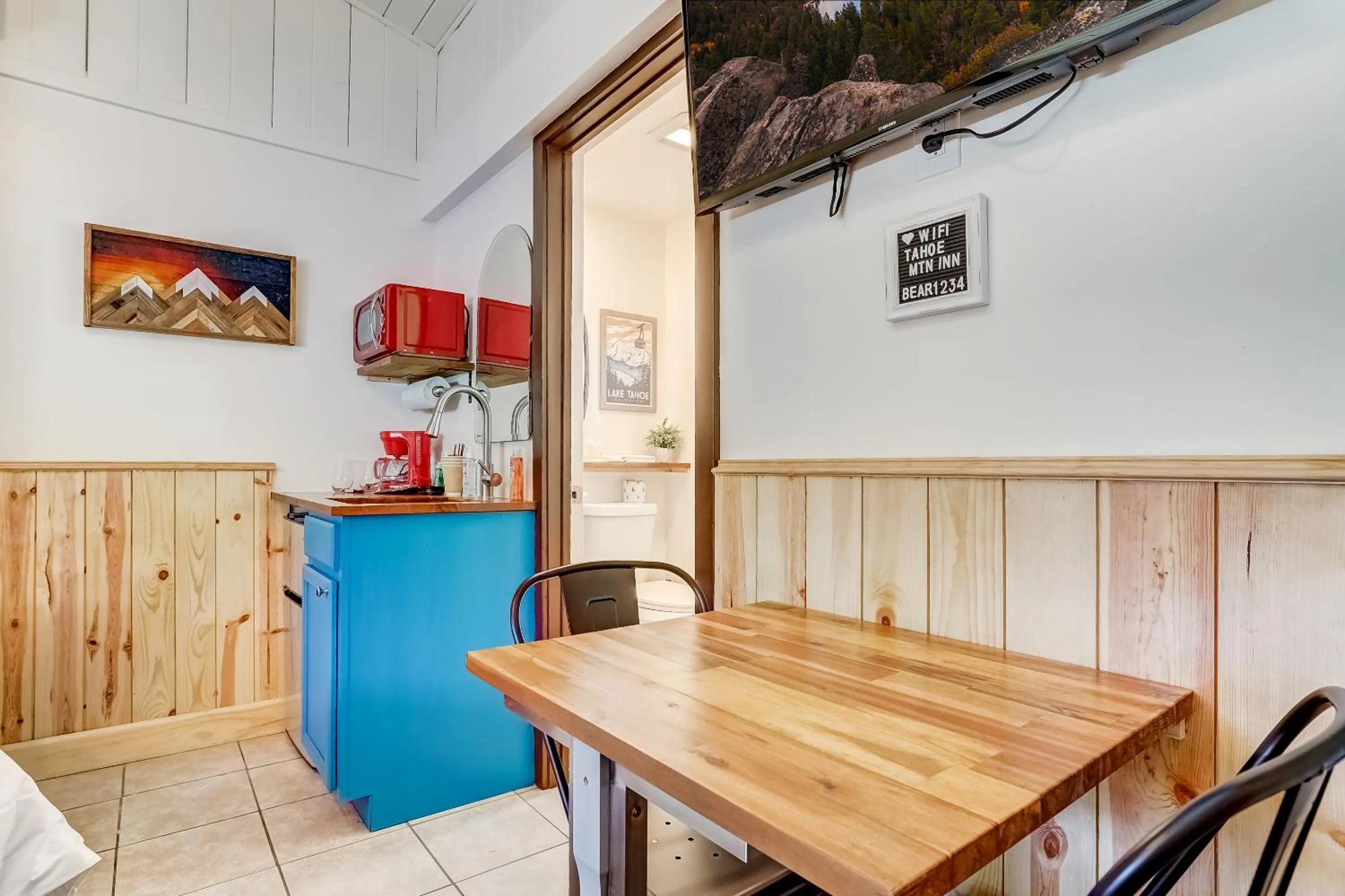 TV and multimedia in Tahoe Mountain Inn