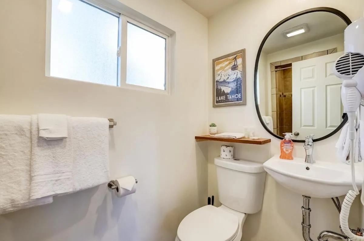Toilet in Tahoe Mountain Inn