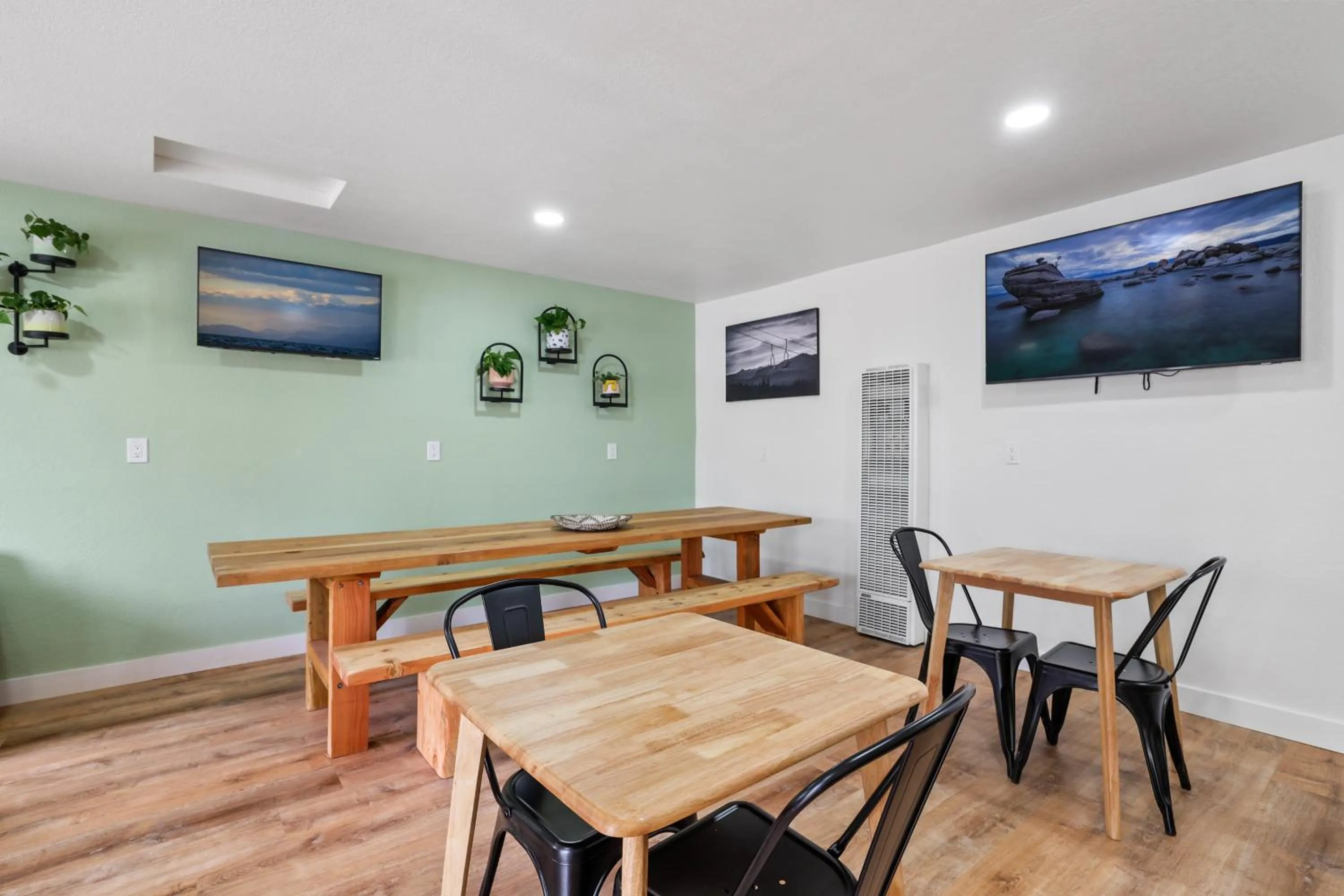 Kitchen or kitchenette in Tahoe Mountain Inn
