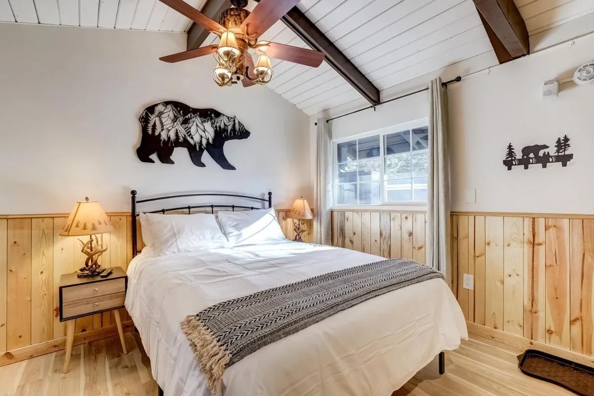 Bed in Tahoe Mountain Inn