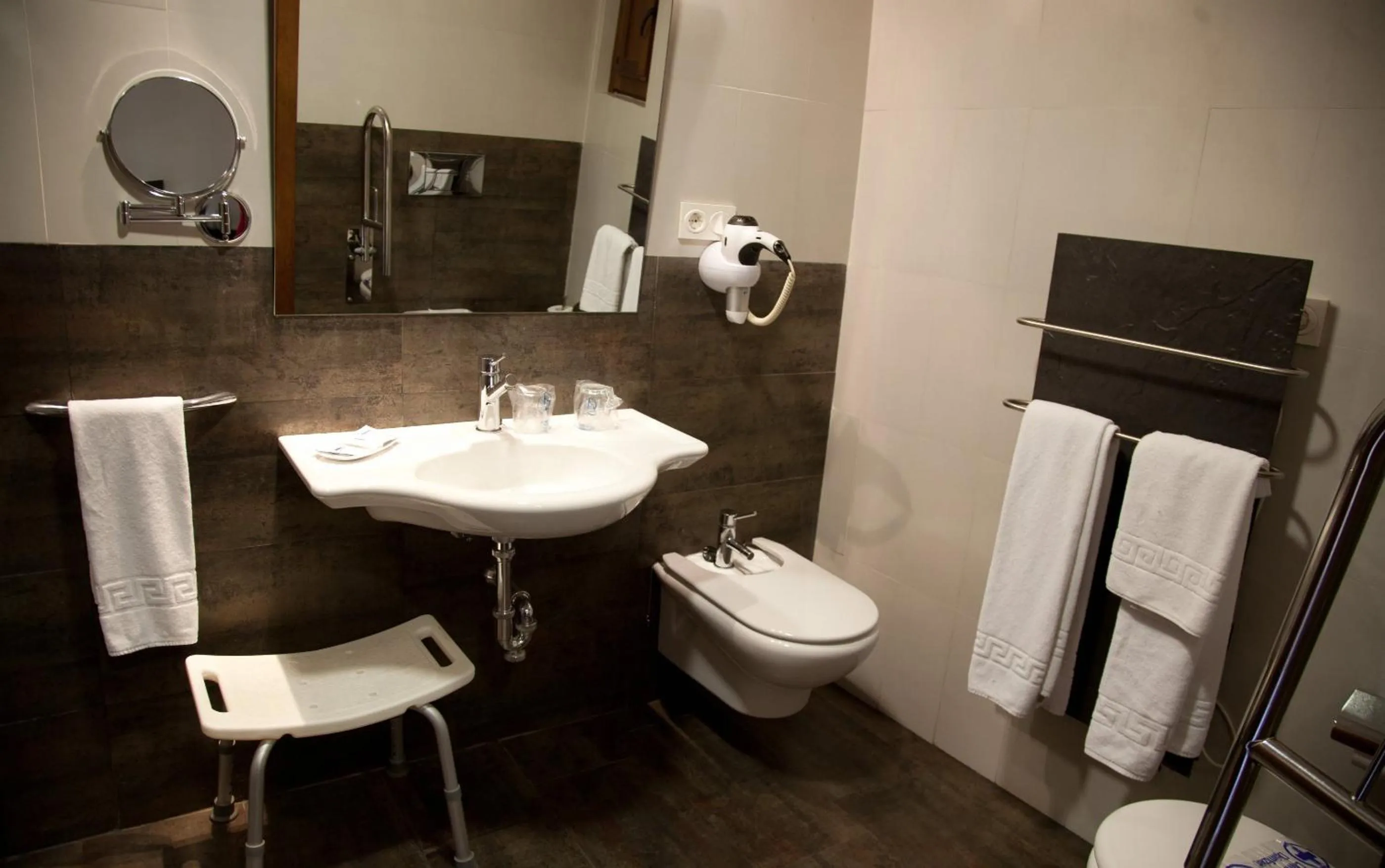 Bathroom in Hotel Alfonso IX