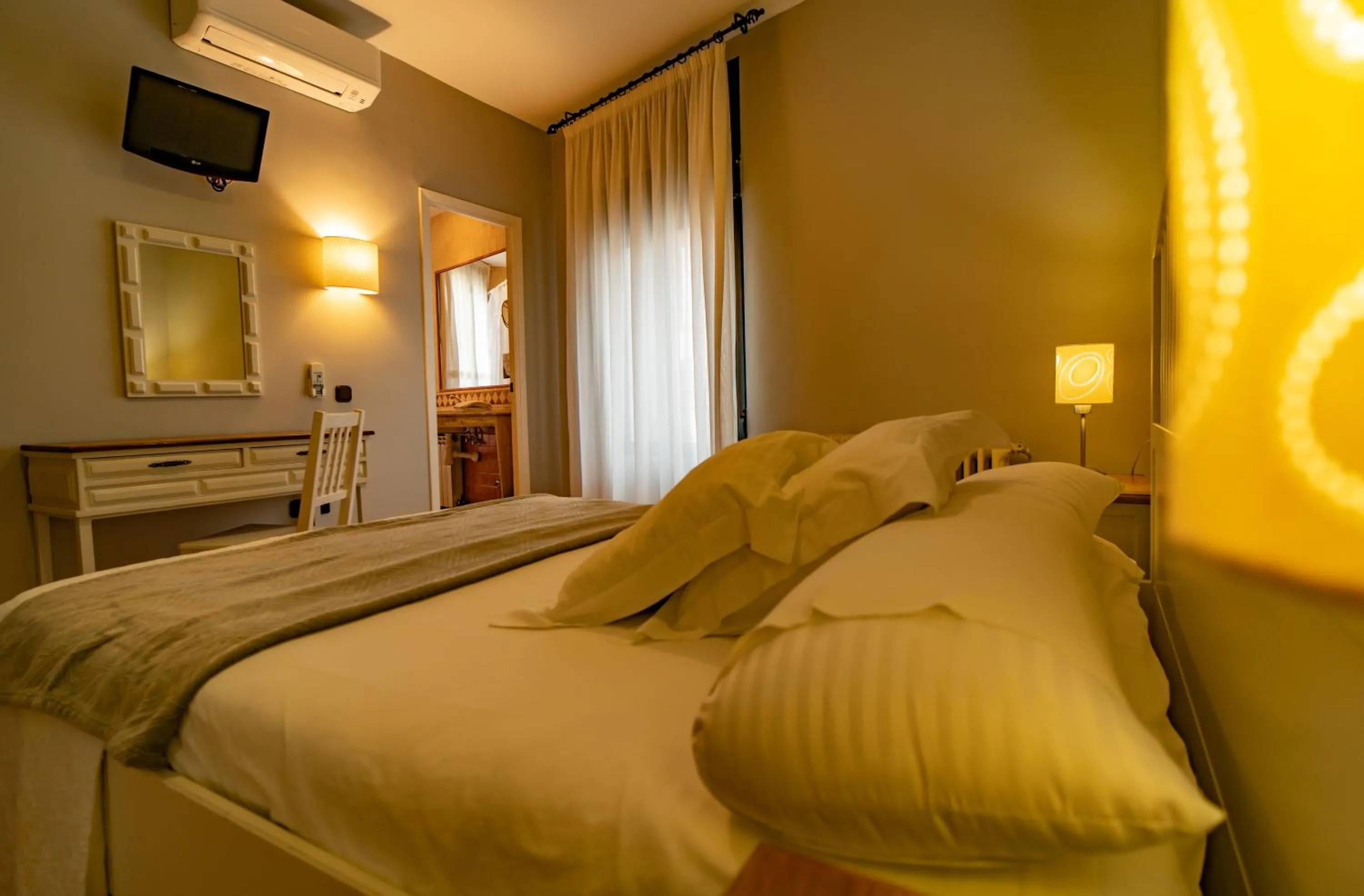 Bed in Hotel Alfonso IX