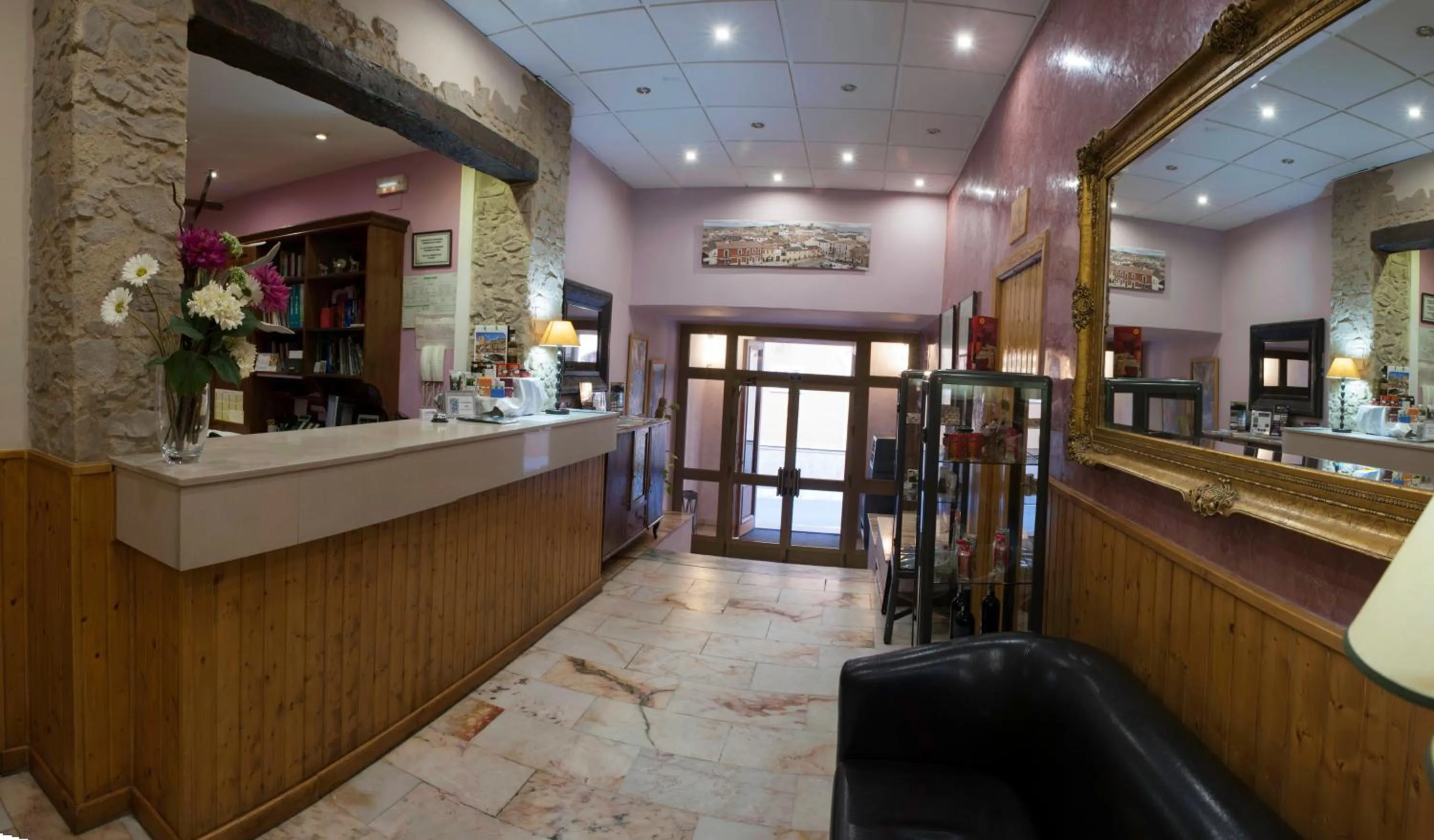 Lobby or reception in Hotel Alfonso IX