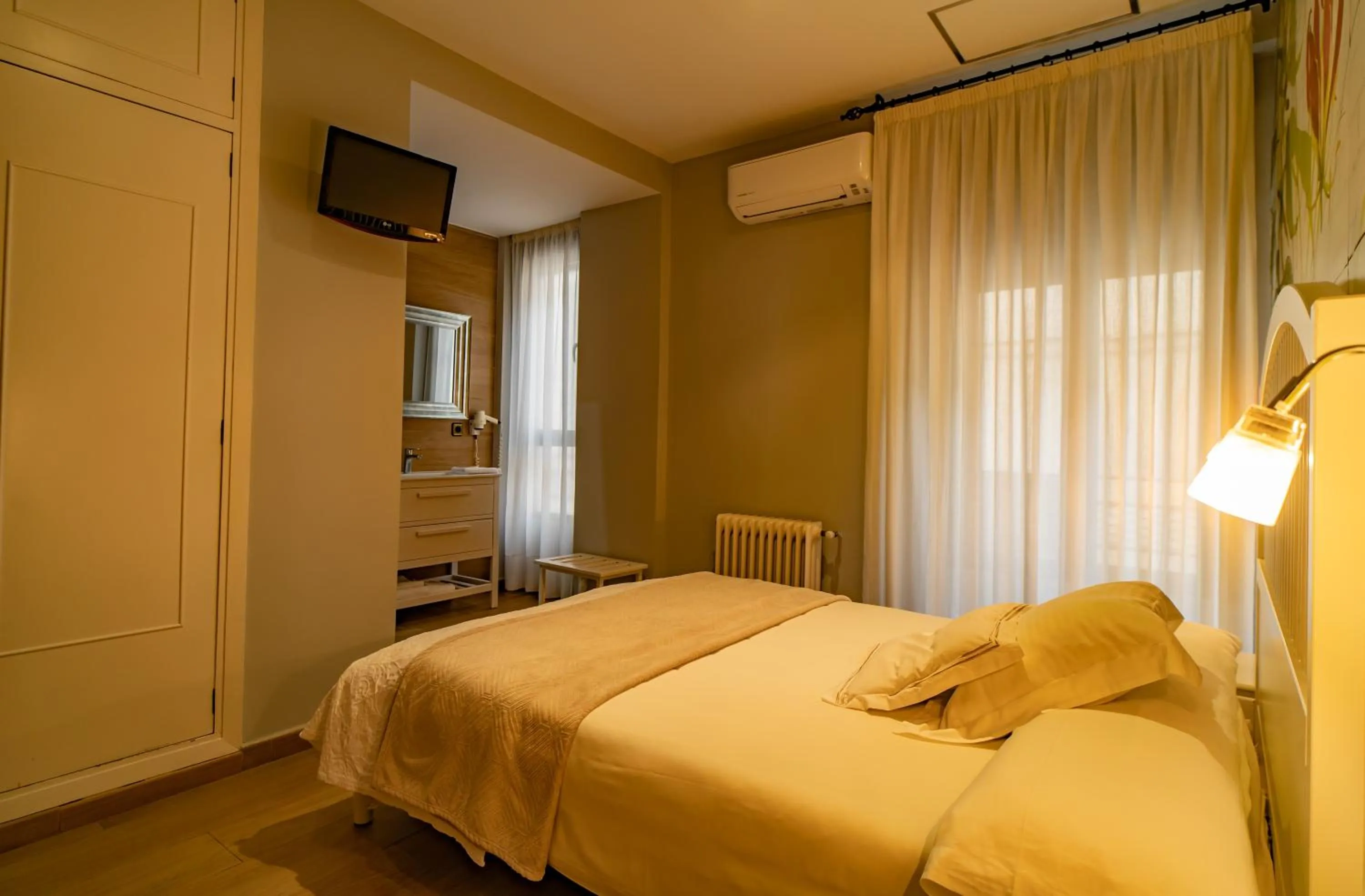 Bed in Hotel Alfonso IX