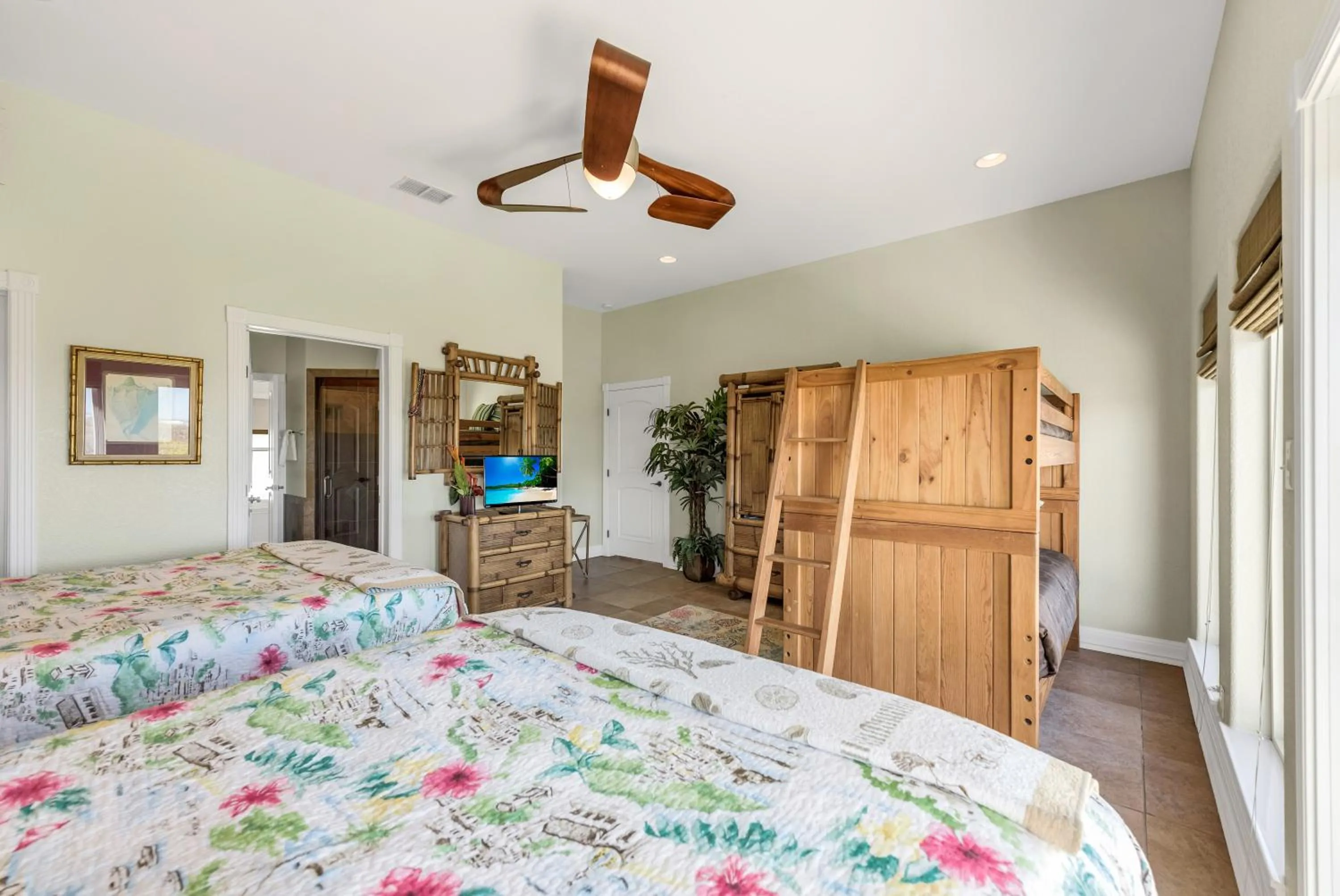 Property building, Bed in Itll Do With an Amazing View