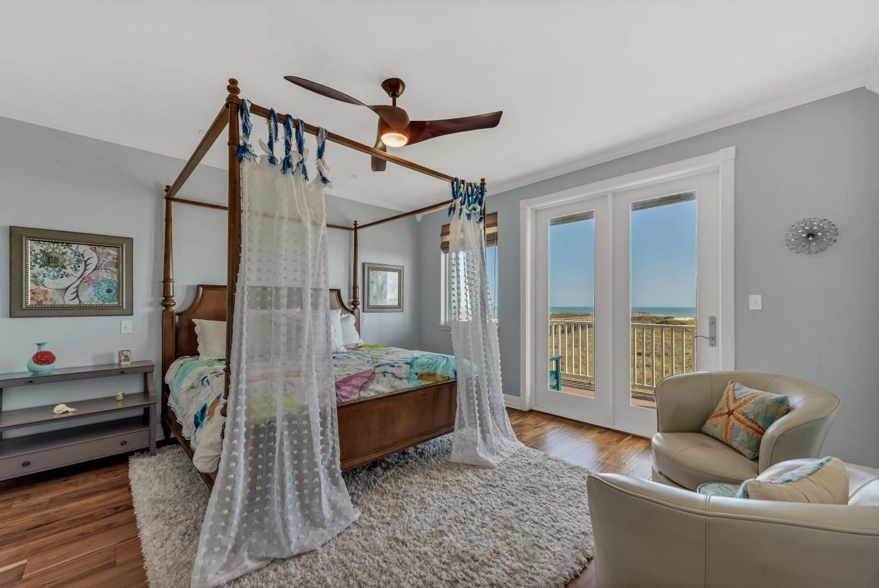 Property building, Bed in Itll Do With an Amazing View