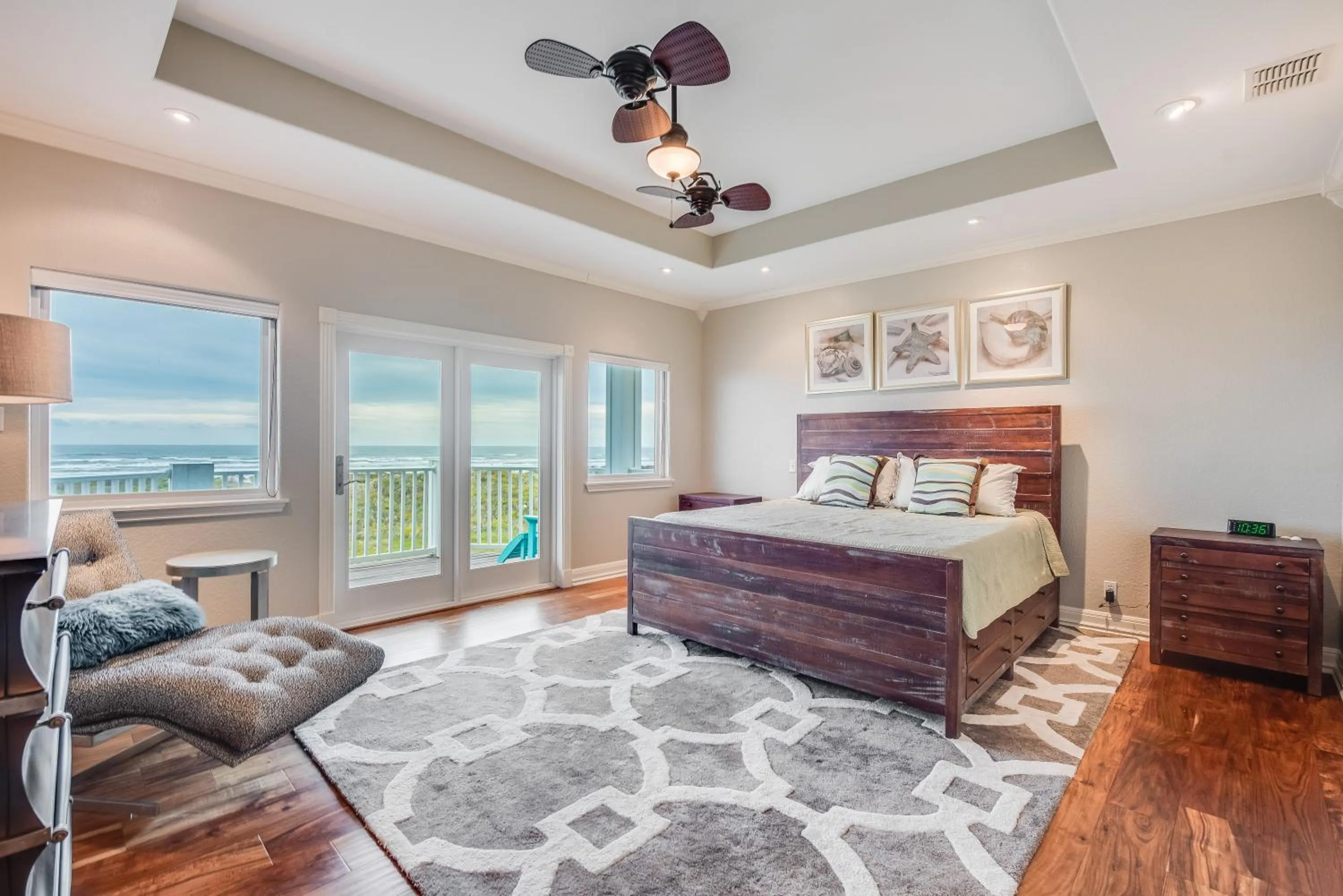 Property building, Bed in Itll Do With an Amazing View