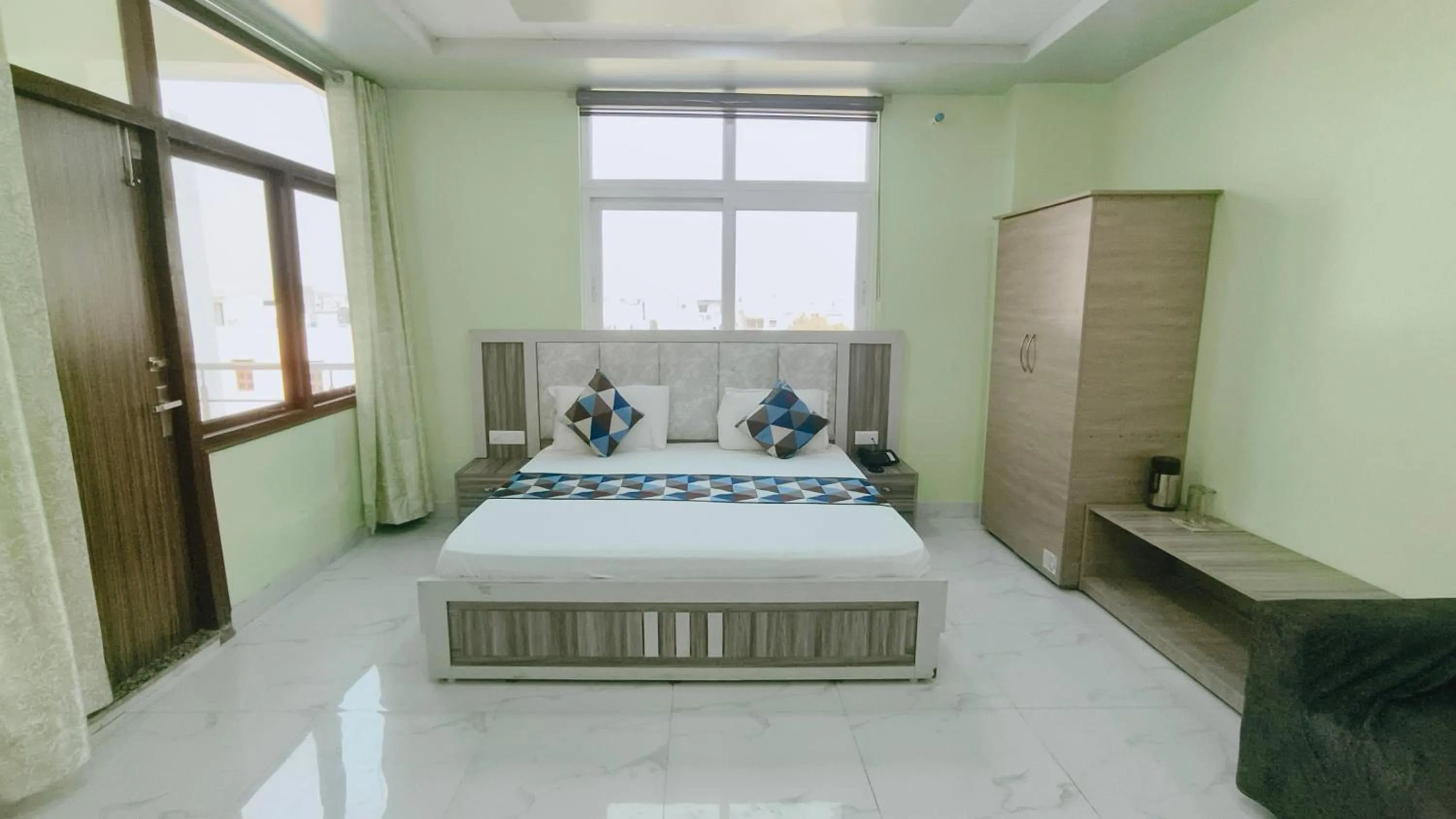 Bed in HOTEL AMAR PALACE BHARATPUR