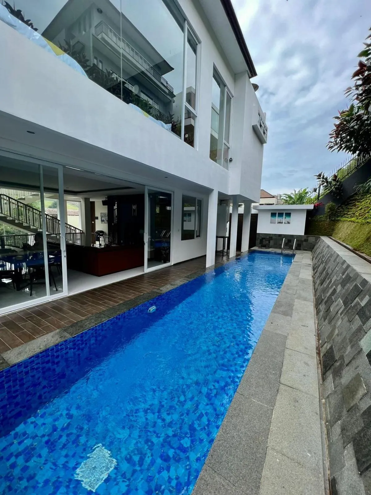 Platinum Yellow Bandung Villa 24 Pax Private Pool
