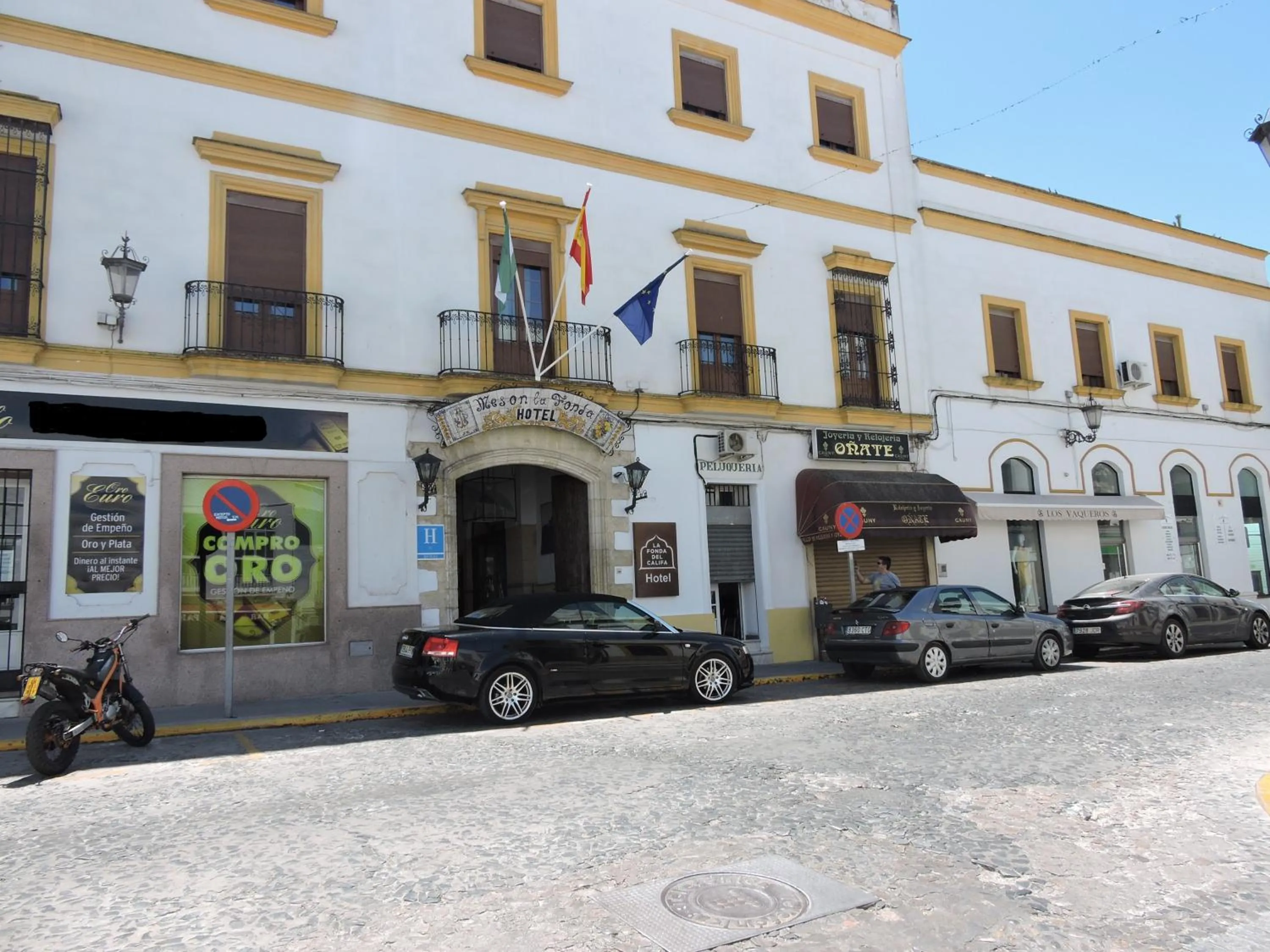 Facade/entrance in Hotel La Fonda del Califa