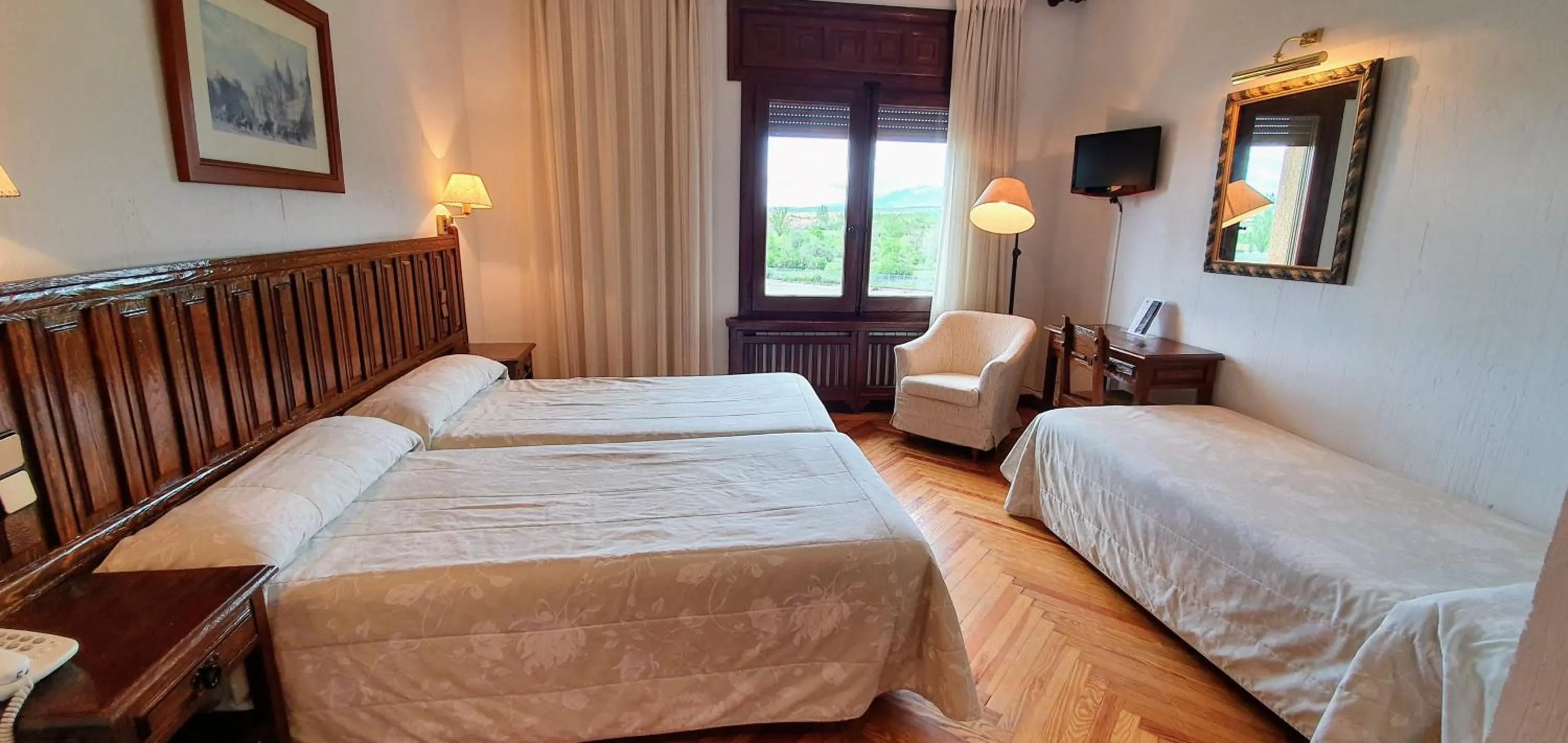 Bedroom, Bed in Mirasierra