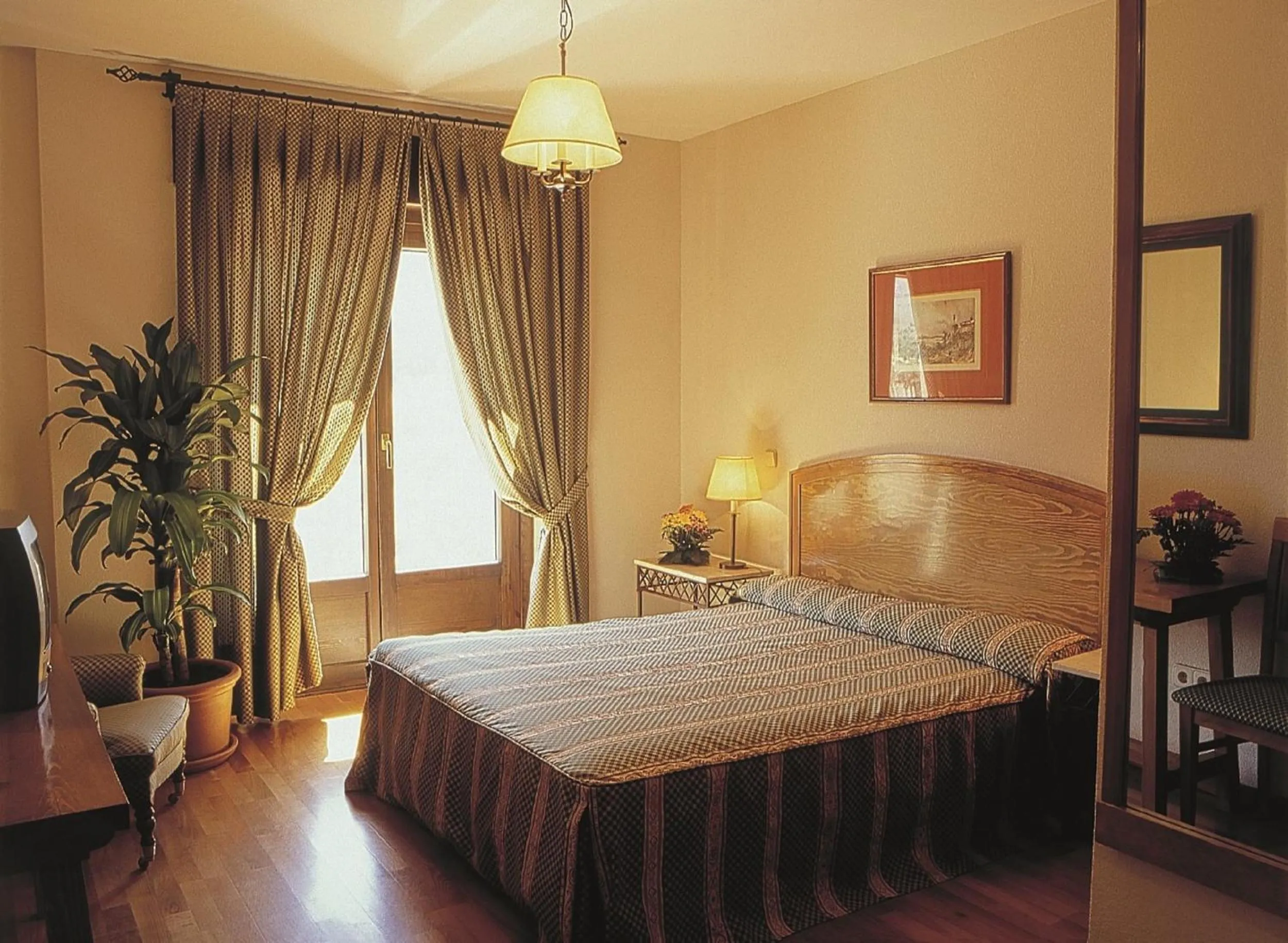 Photo of the whole room, Bed in Mirasierra