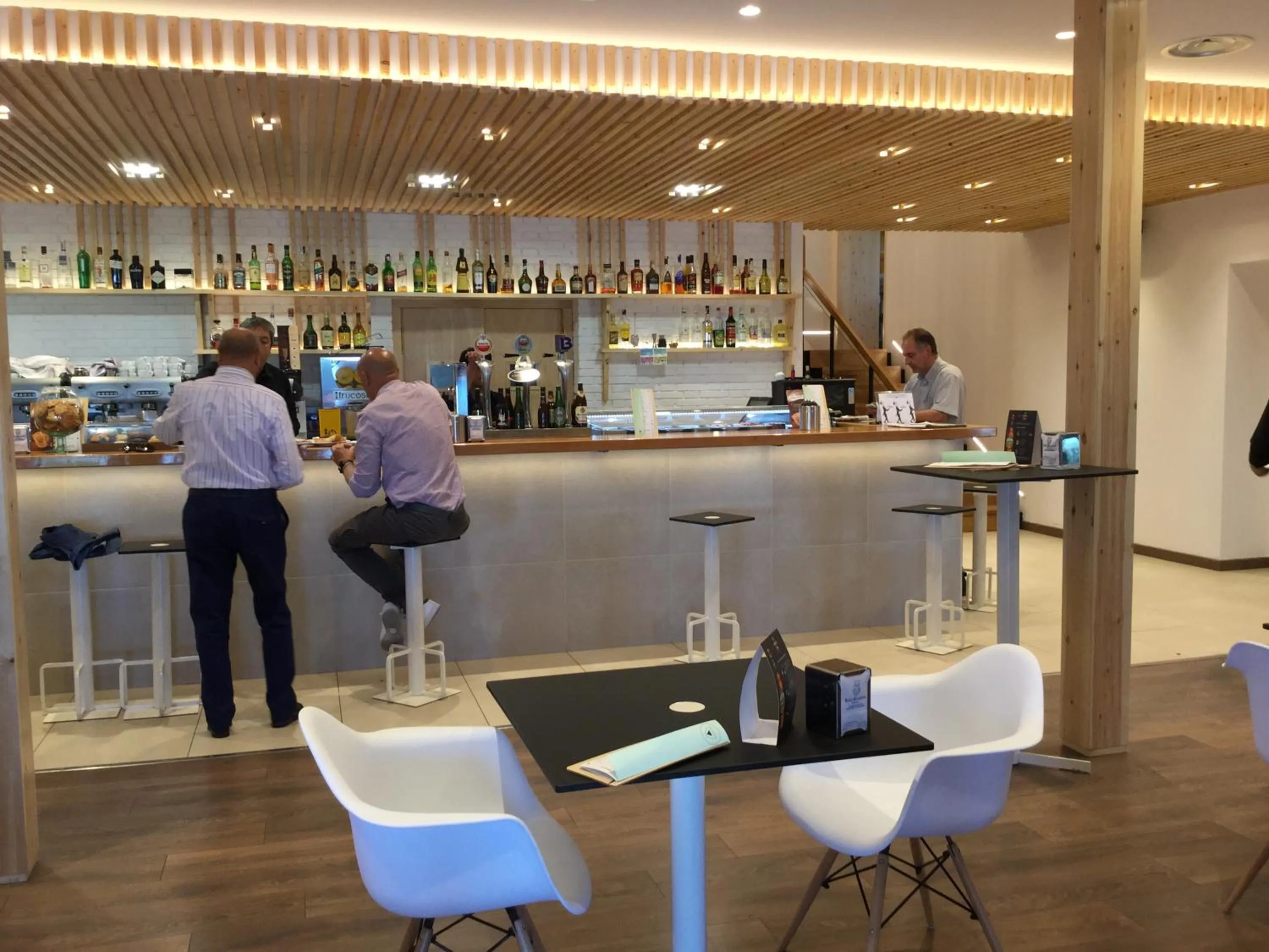 Lounge or bar in Mirasierra