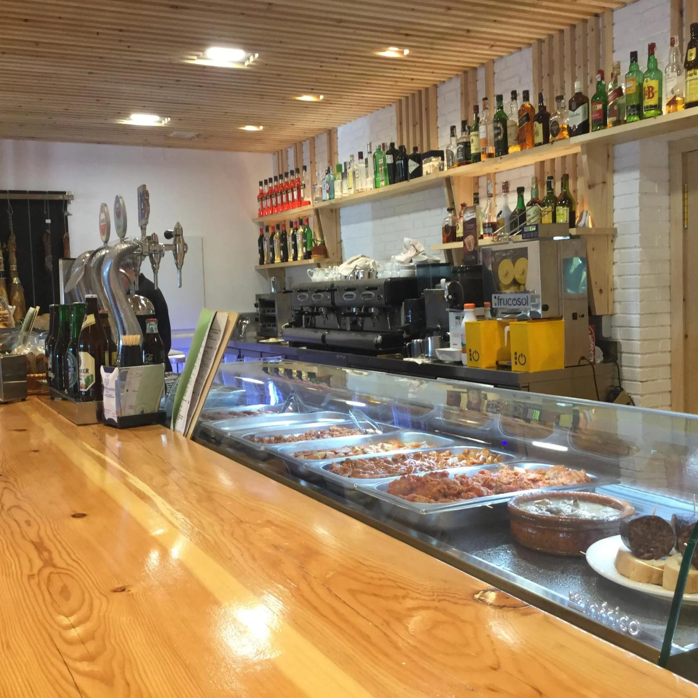 Lounge or bar in Mirasierra