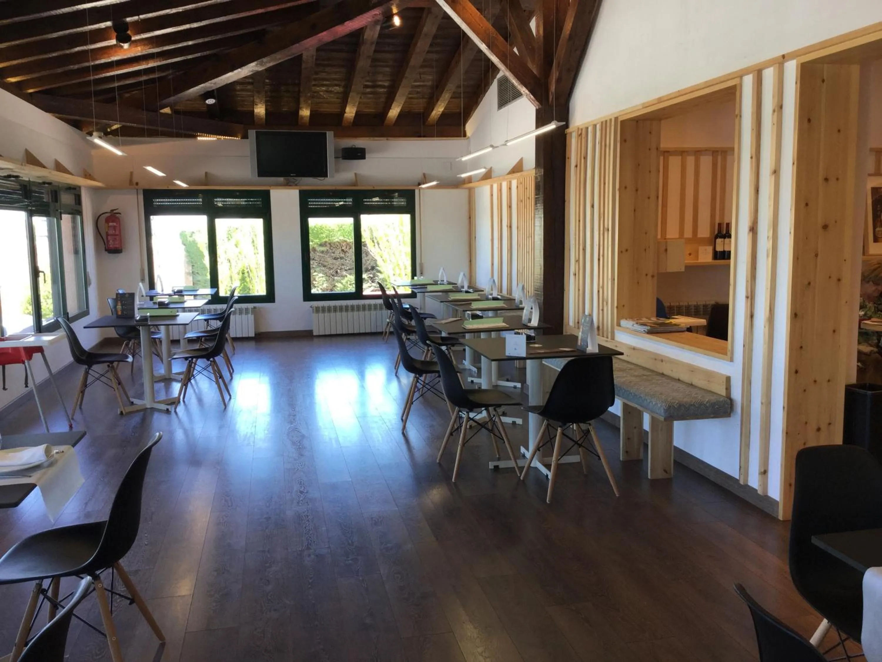 Lounge or bar in Mirasierra