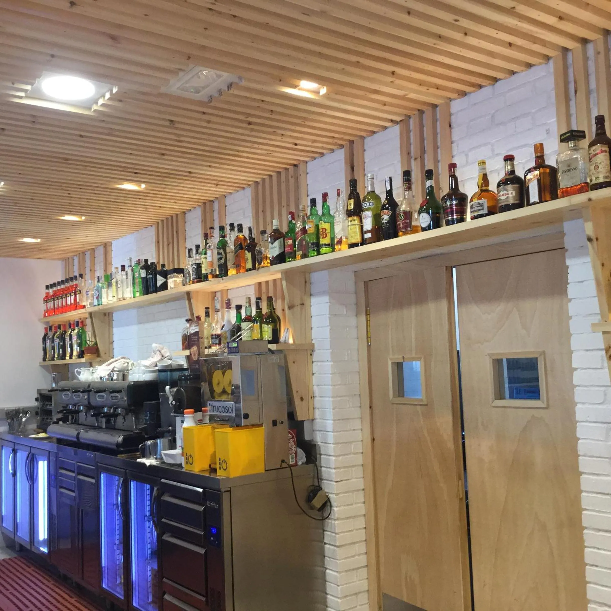 Lounge or bar in Mirasierra