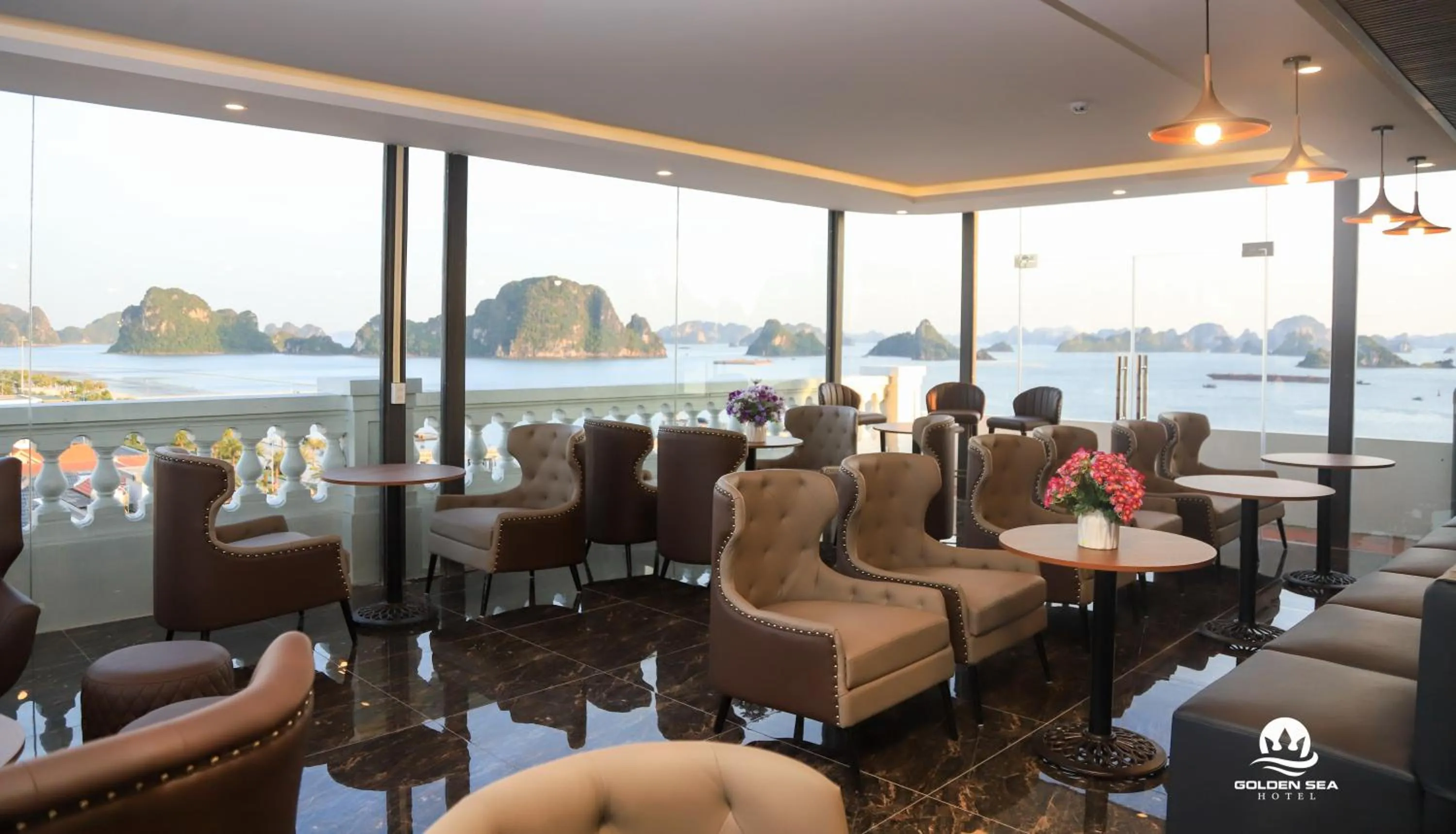 Lounge or bar in Golden Sea HaLong Hotel