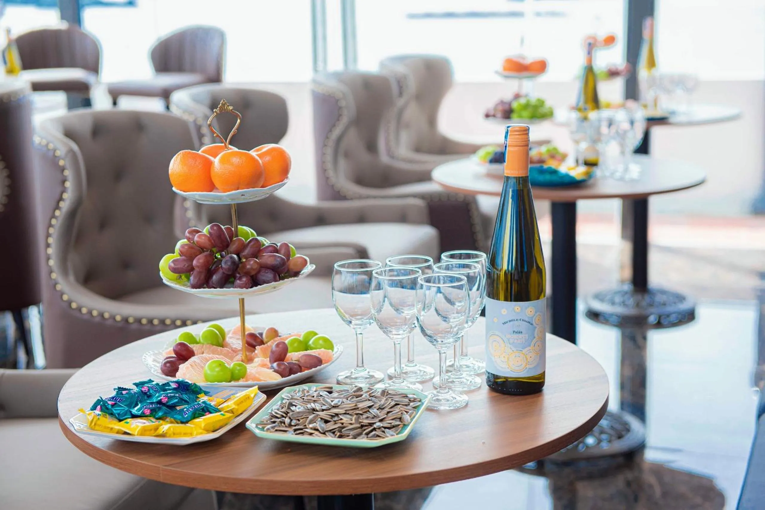 Lounge or bar in Golden Sea HaLong Hotel