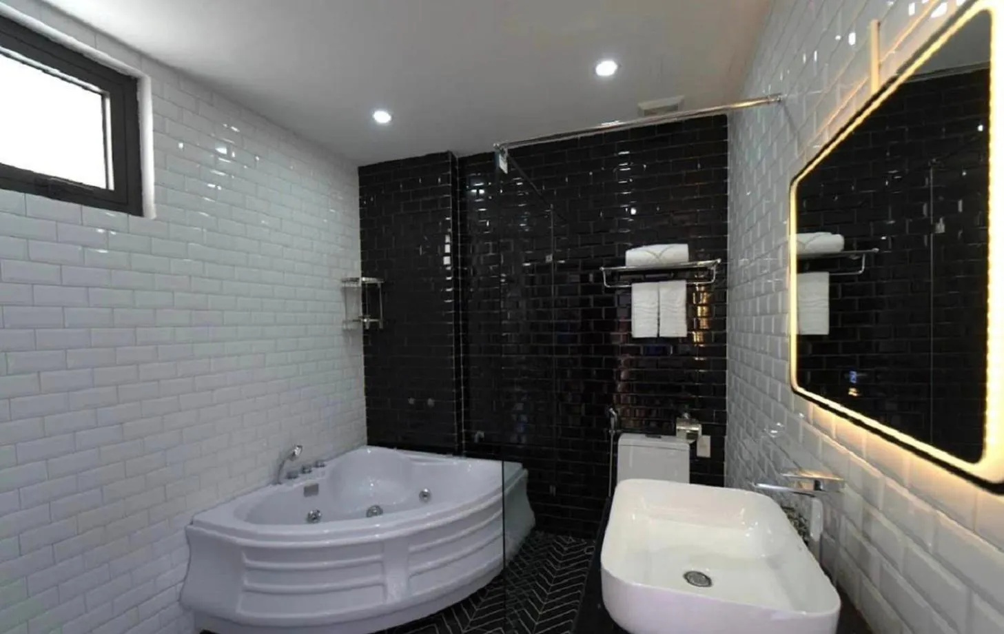 Shower in Golden Sea HaLong Hotel