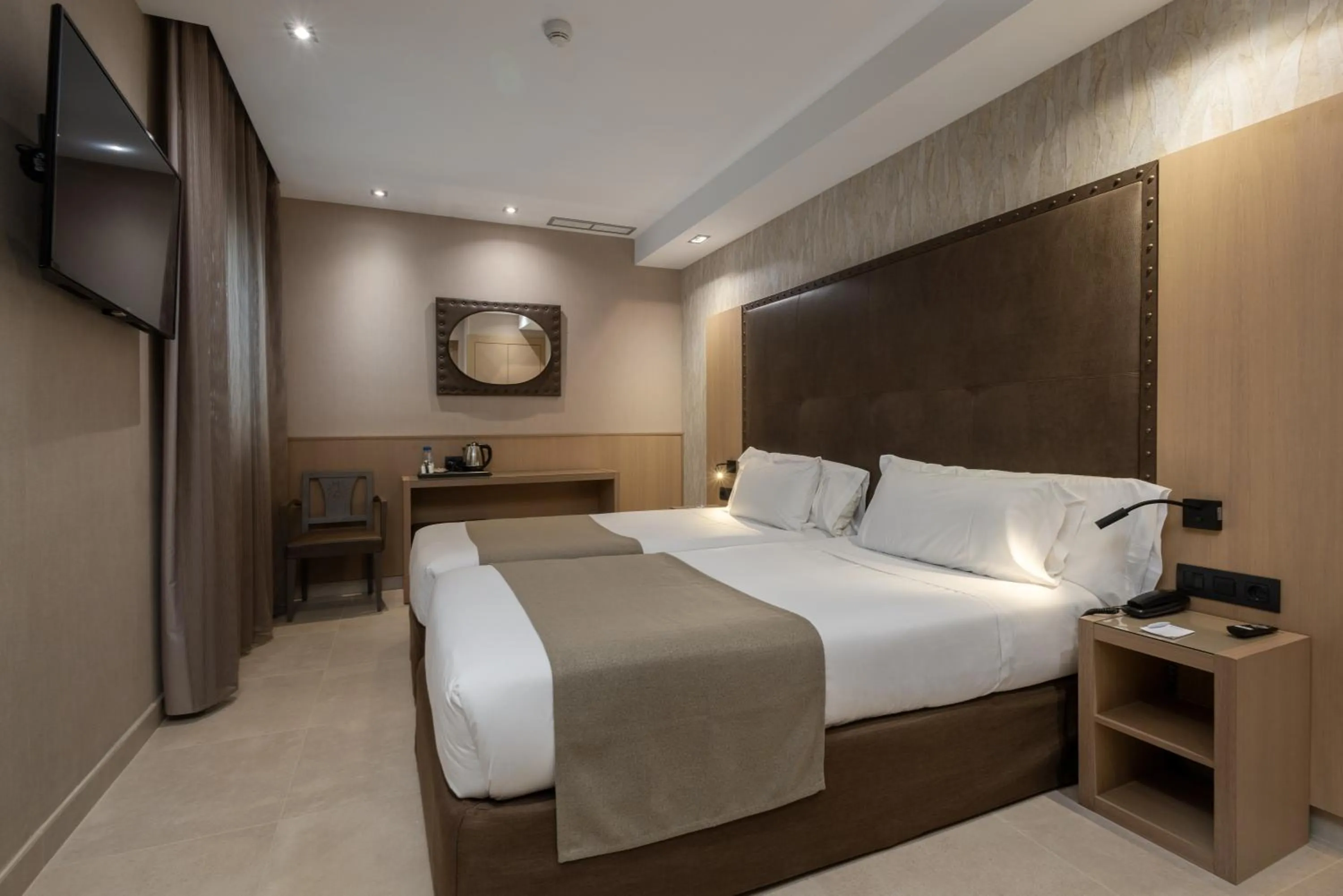 Bedroom, Bed in Gran Hotel Barcino