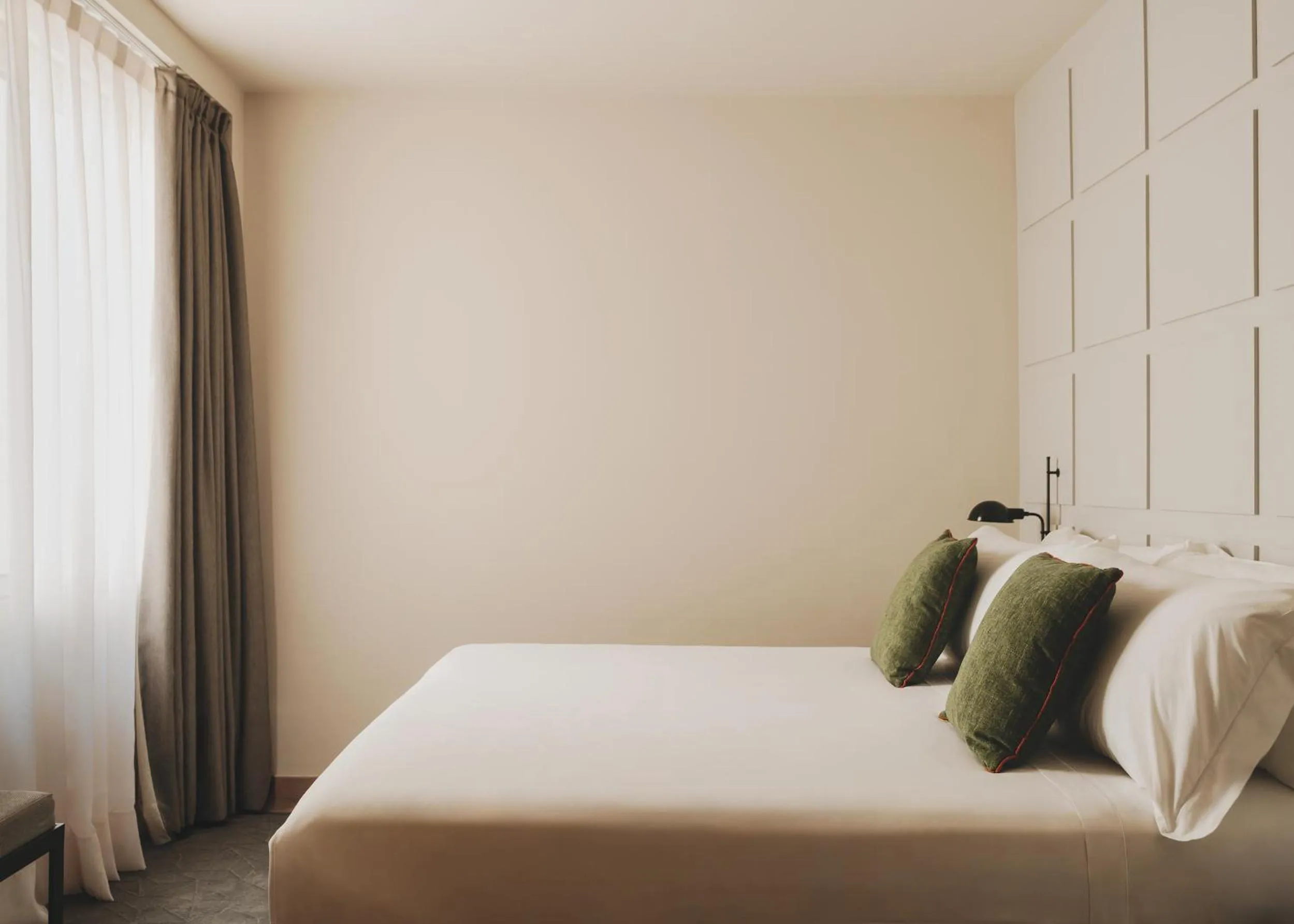 Bed in Gallery Hotel 4 Sup