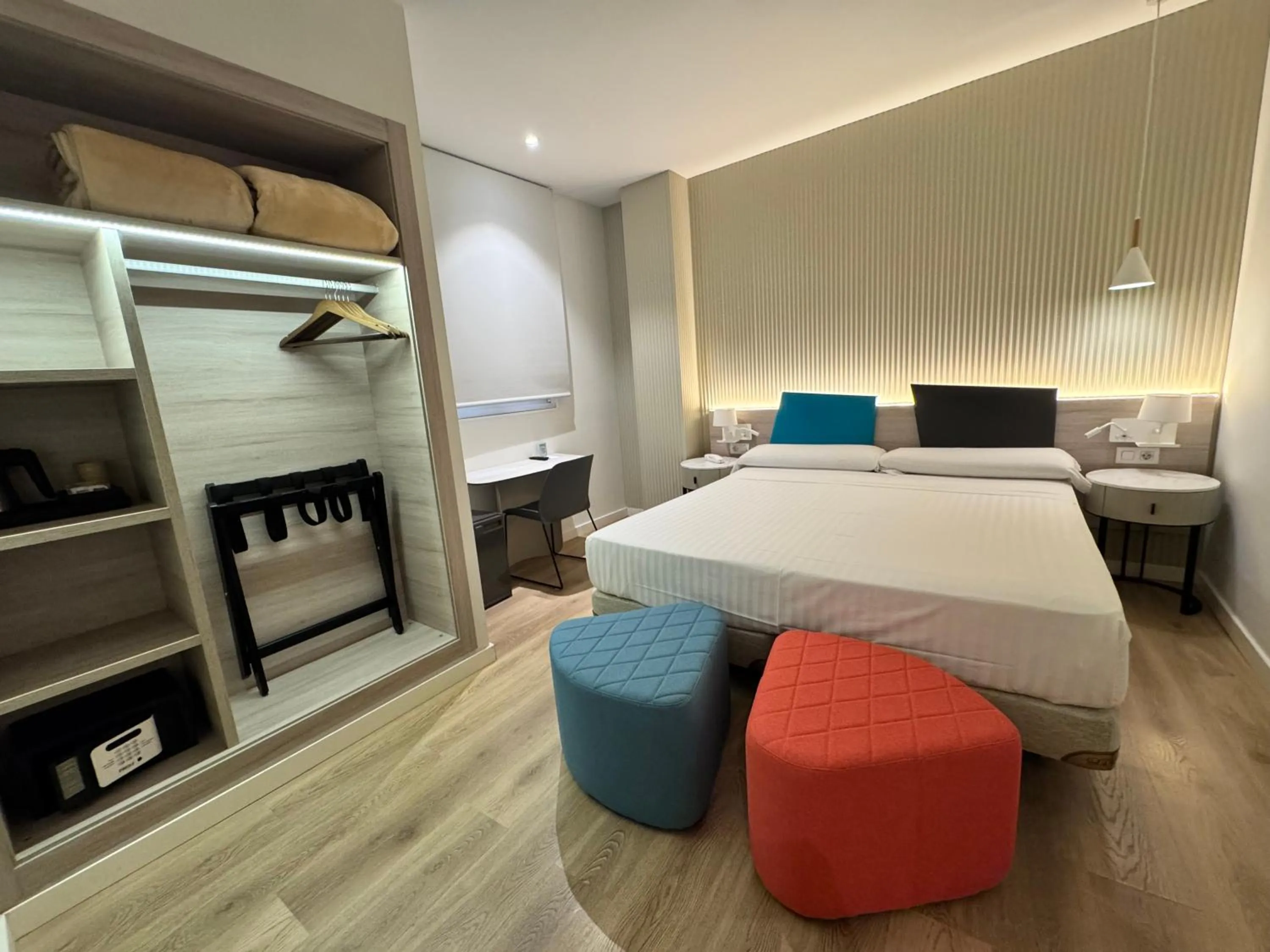 Bedroom, Bed in Hotel Mediterraneo Valencia