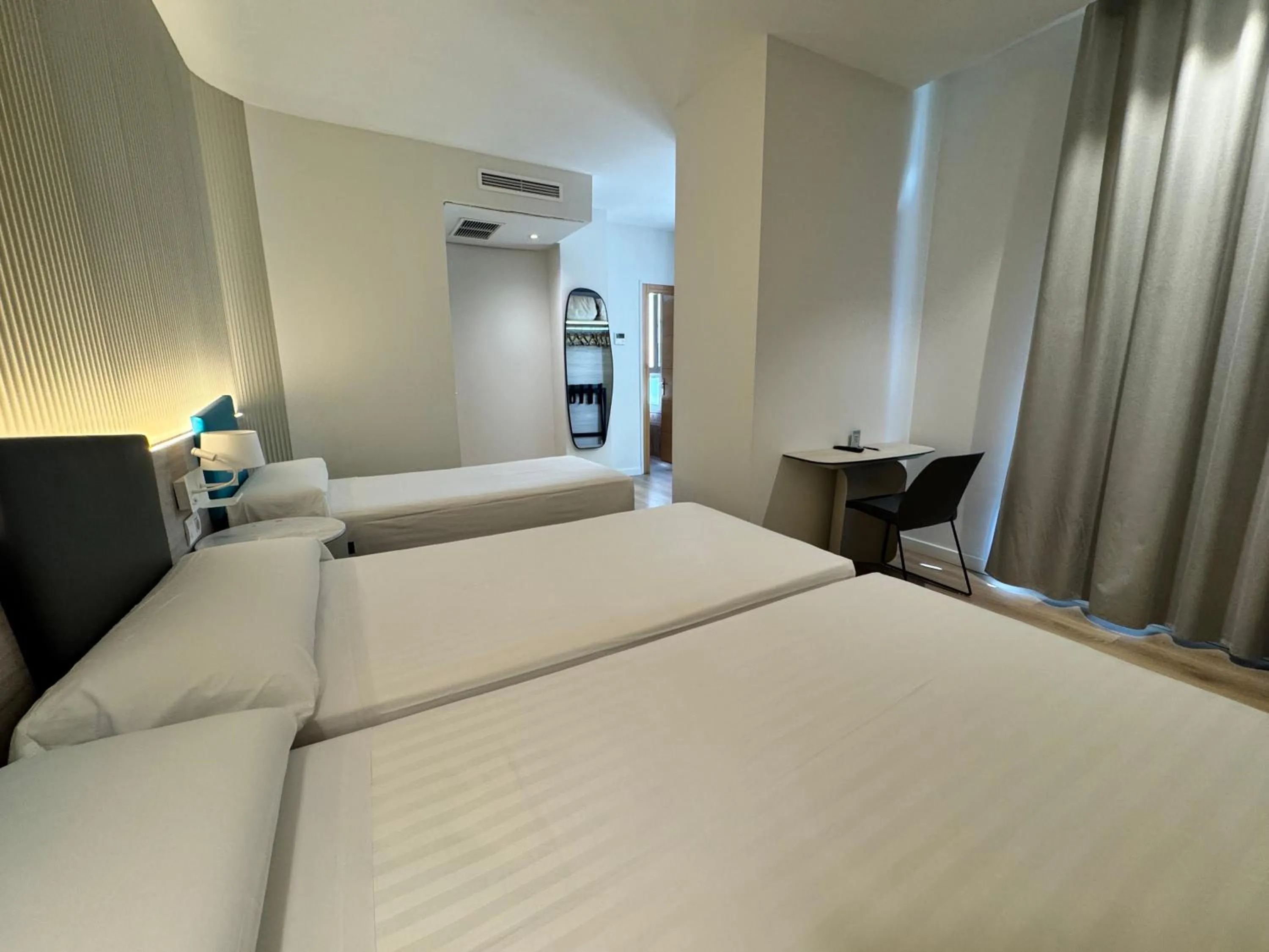 Bedroom, Bed in Hotel Mediterraneo Valencia