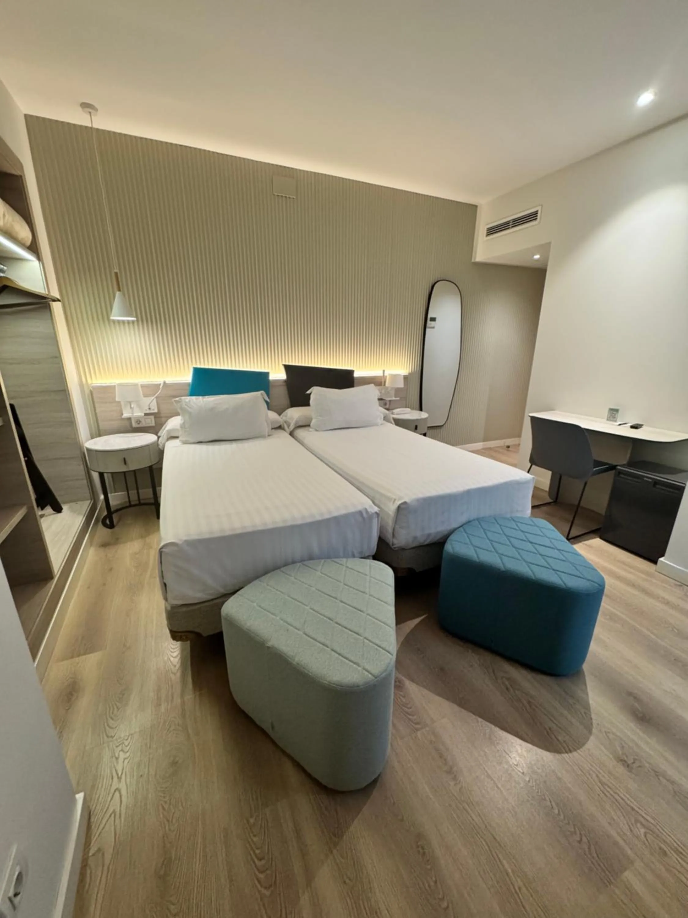 Bedroom, Bed in Hotel Mediterraneo Valencia