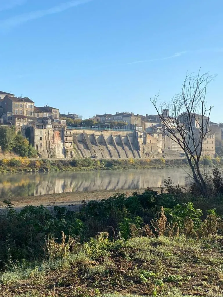 Nearby landmark in CÔTE GARONNE le BALCON DES DAMES -hôtel et restaurant- Tonneins Fauillet Marmande - vue panoramique bord de Garonne chambres climatisées