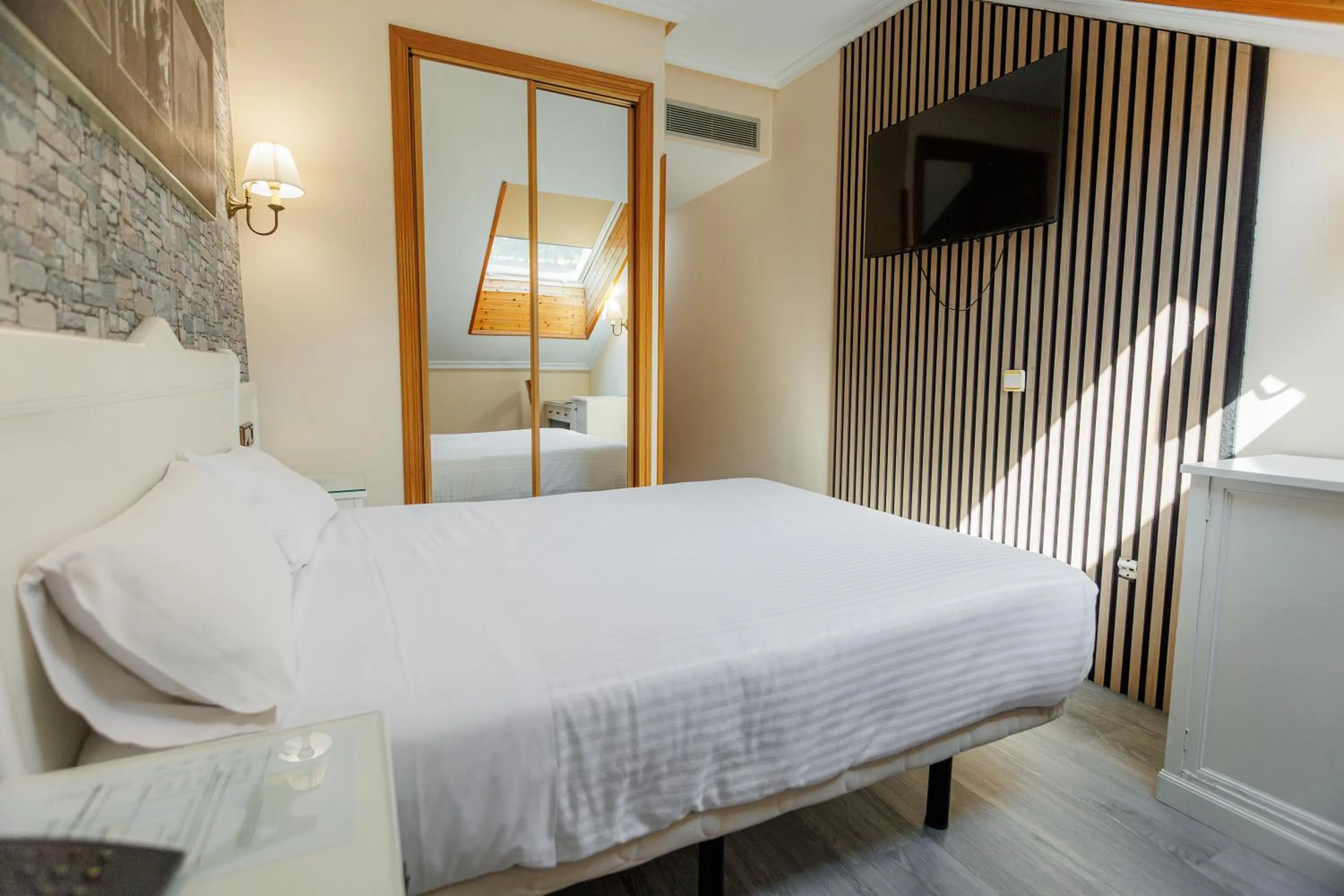 Bed in Hotel Ciudad Cangas de Onis