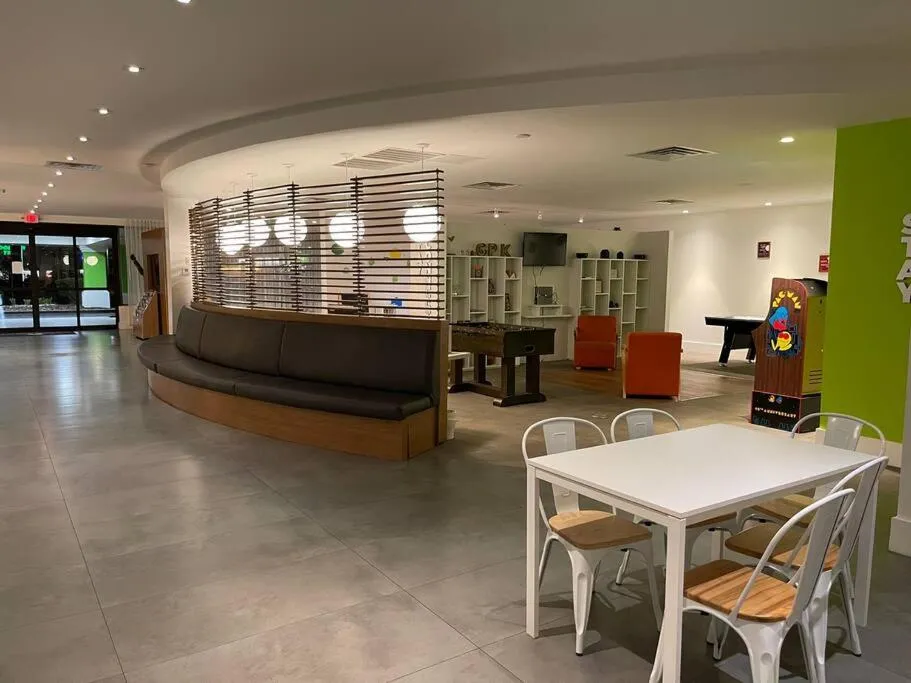 Newly Room in cozy hotel with Super location to the Parks