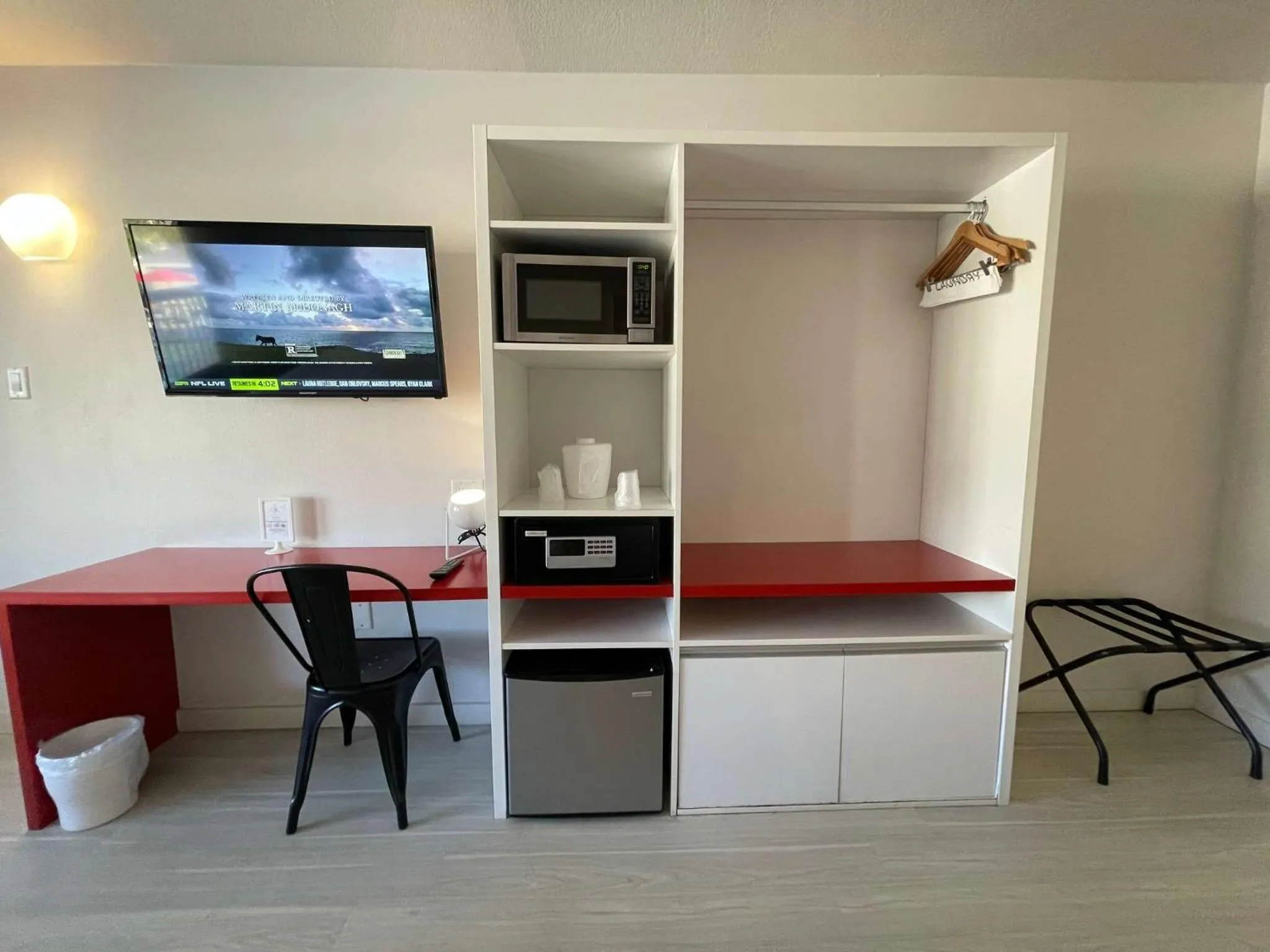 Newly Room in cozy hotel with Super location to the Parks